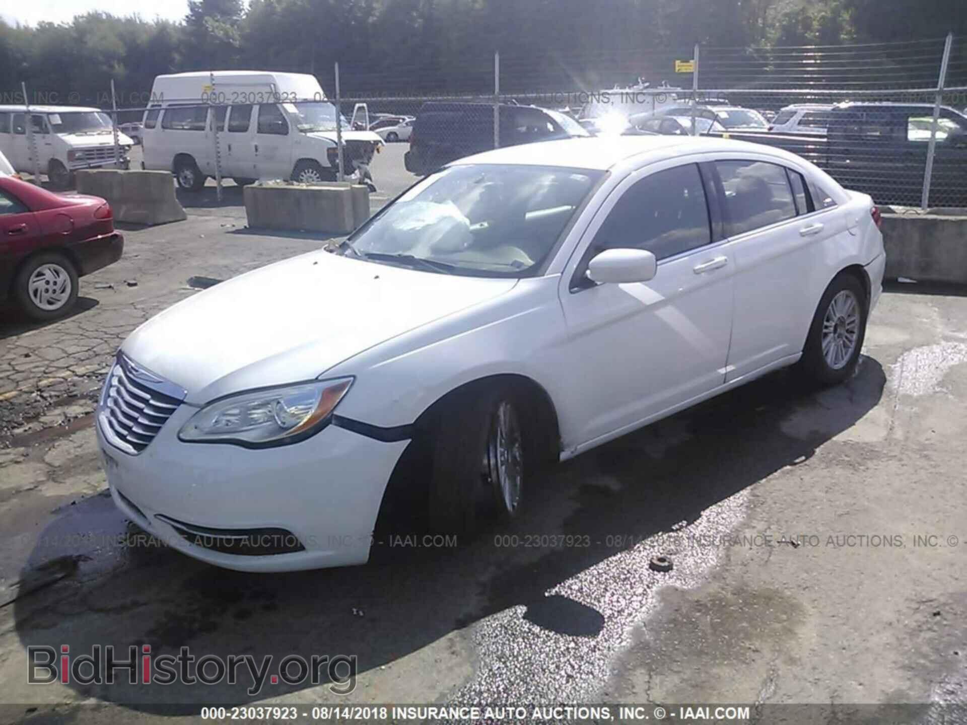 2012 Chrysler 200 - VIN: 1C3CCBAB4CN167229 - Фото 2