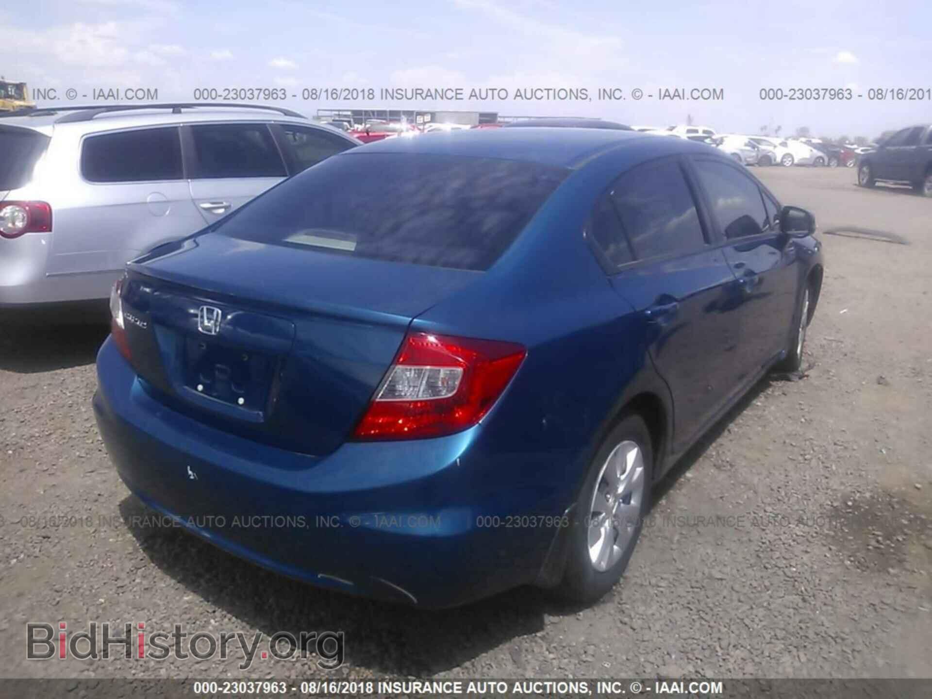 2012 Honda Civic - VIN: 2HGFB2F57CH582473 - Photo 4