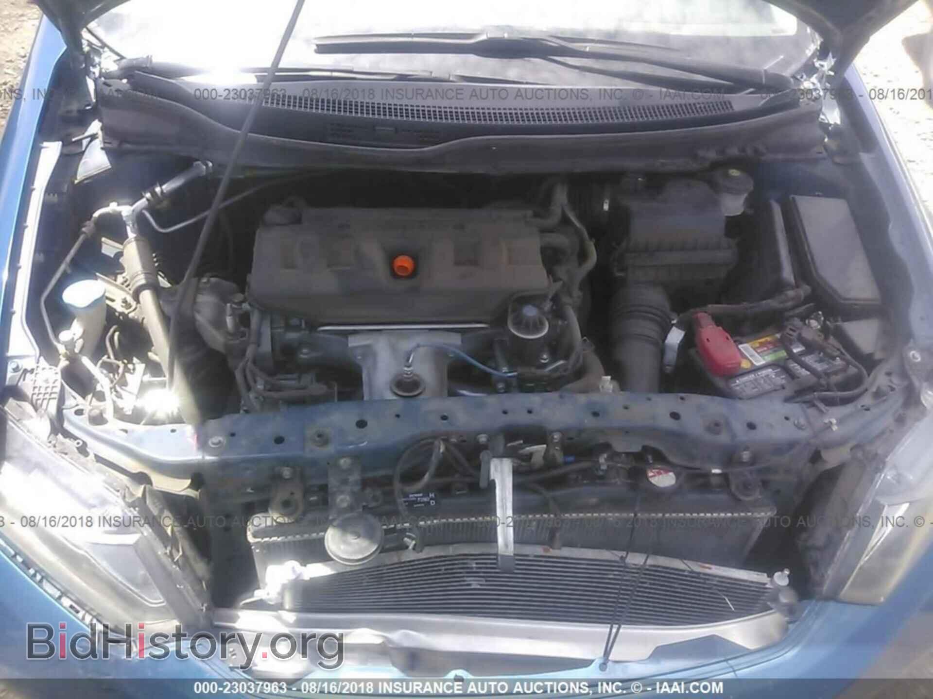 2012 Honda Civic - VIN: 2HGFB2F57CH582473 - Photo 10
