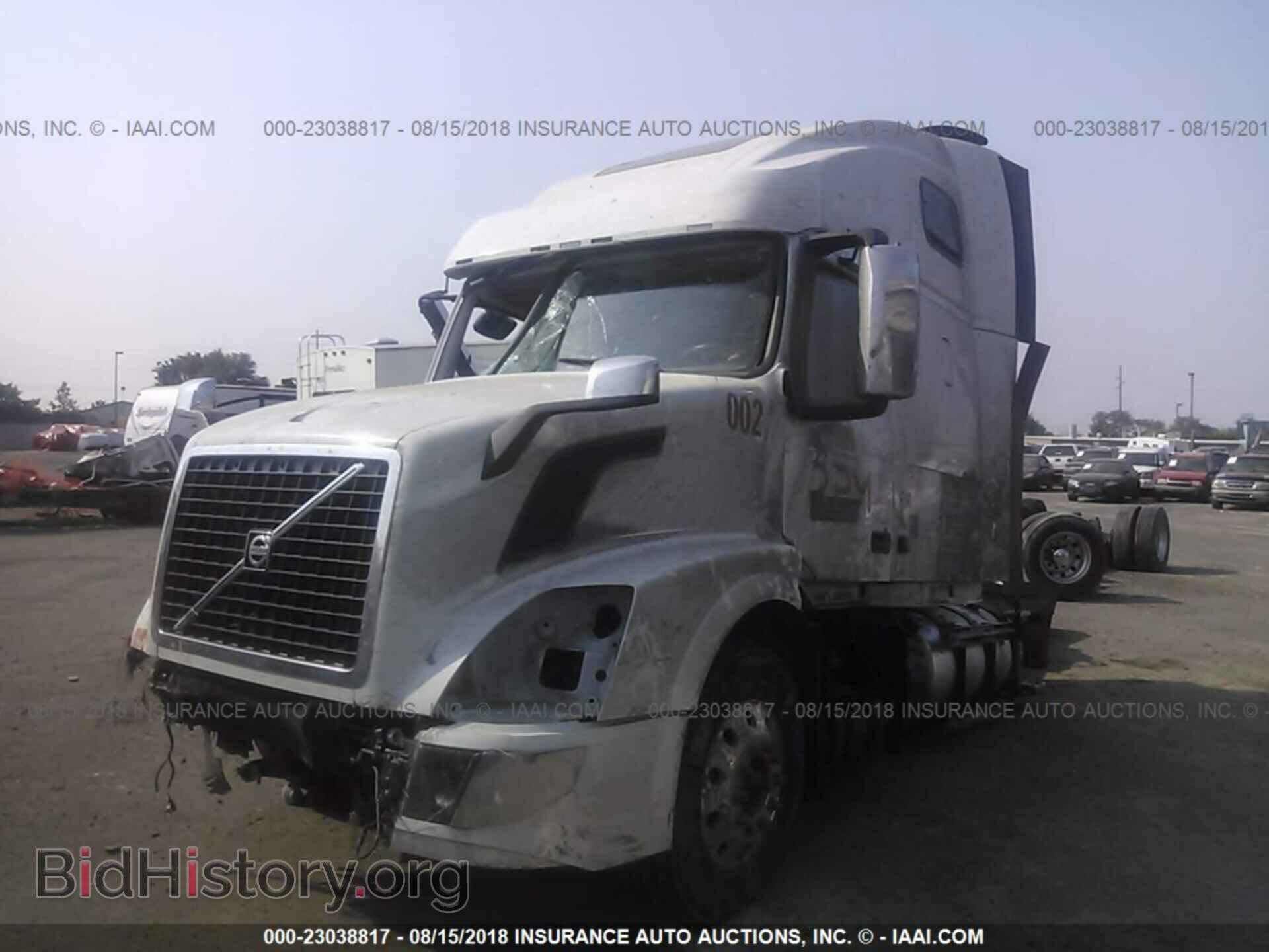 2017 Volvo Vnl - VIN: 4V4NC9EH9HN994568 - Фото 2