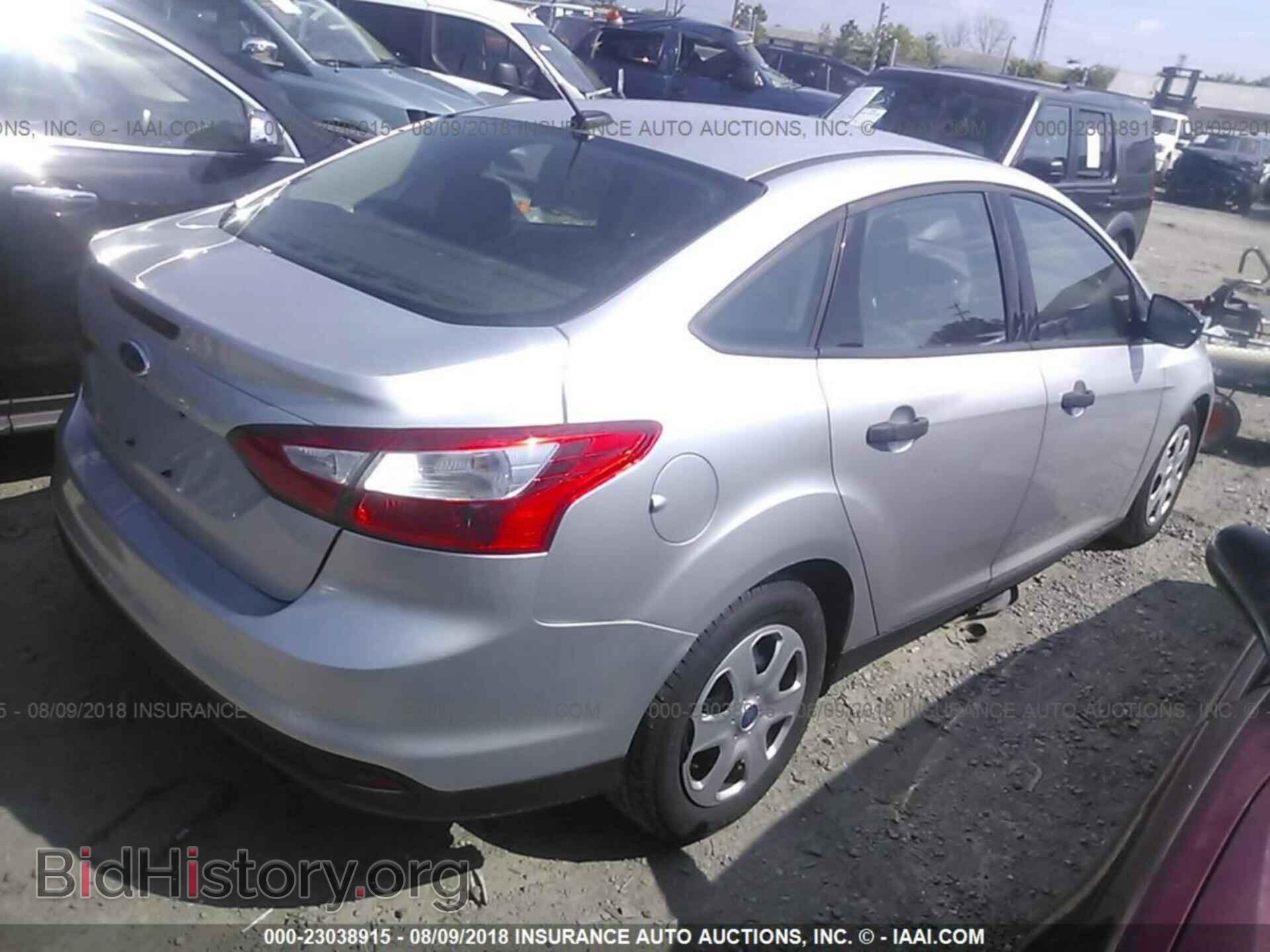 2012 Ford Focus - VIN: 1FAHP3E27CL160265 - Photo 4