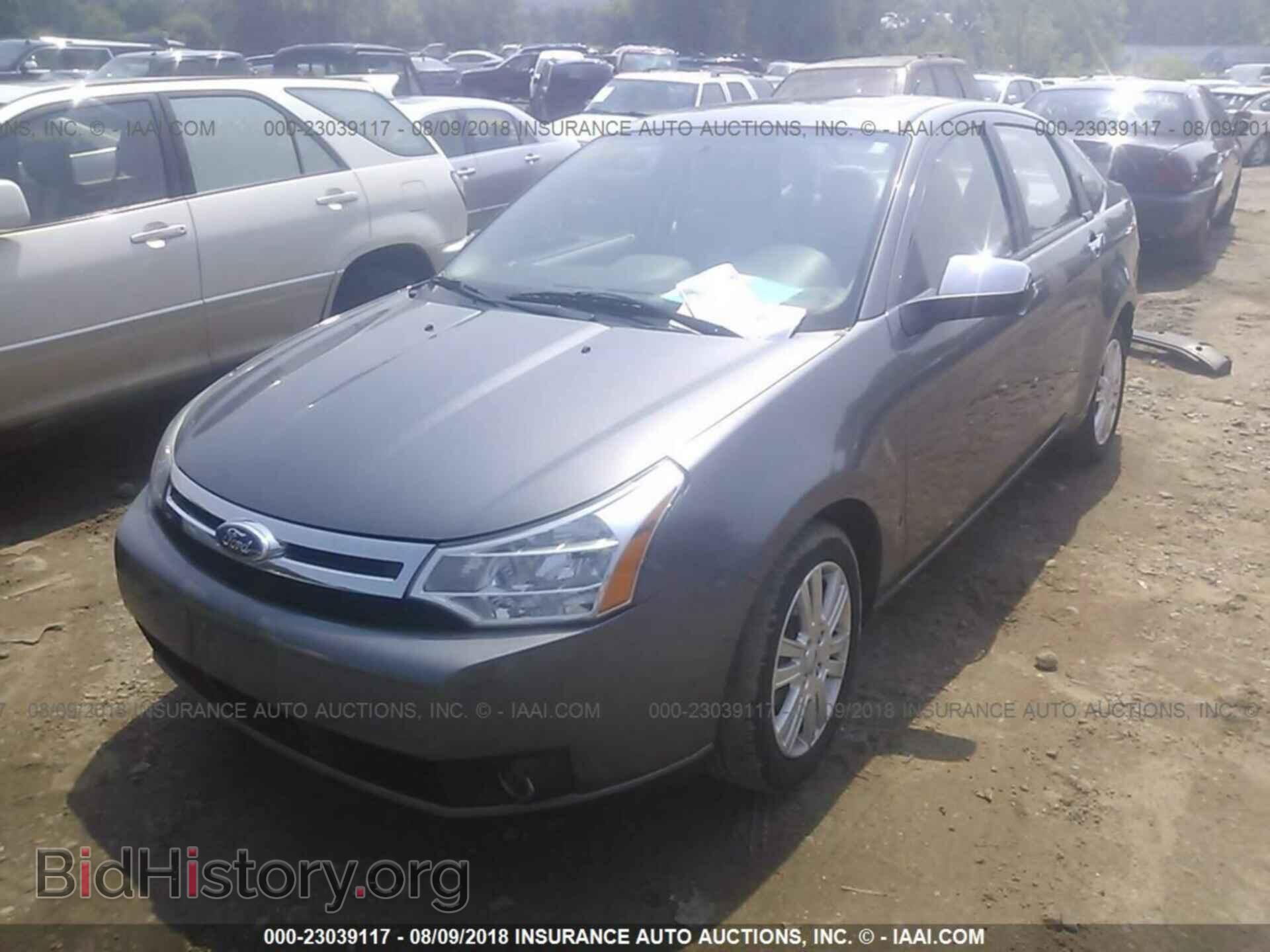 2011 Ford Focus - VIN: 1FAHP3HN7BW149463 - Фото 2