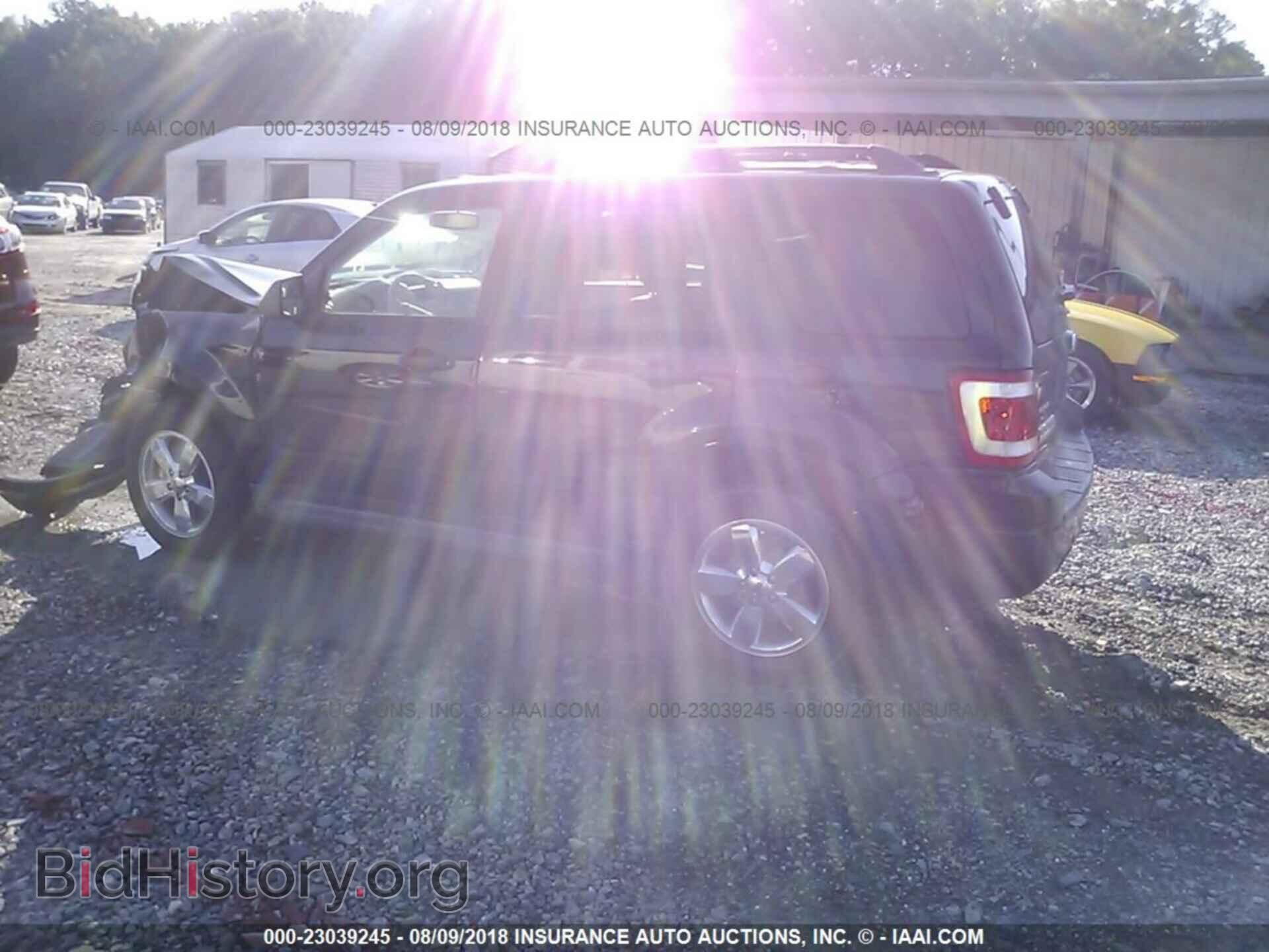 2011 Ford Escape - VIN: 1FMCU0DG3BKB63446 - Фото 3
