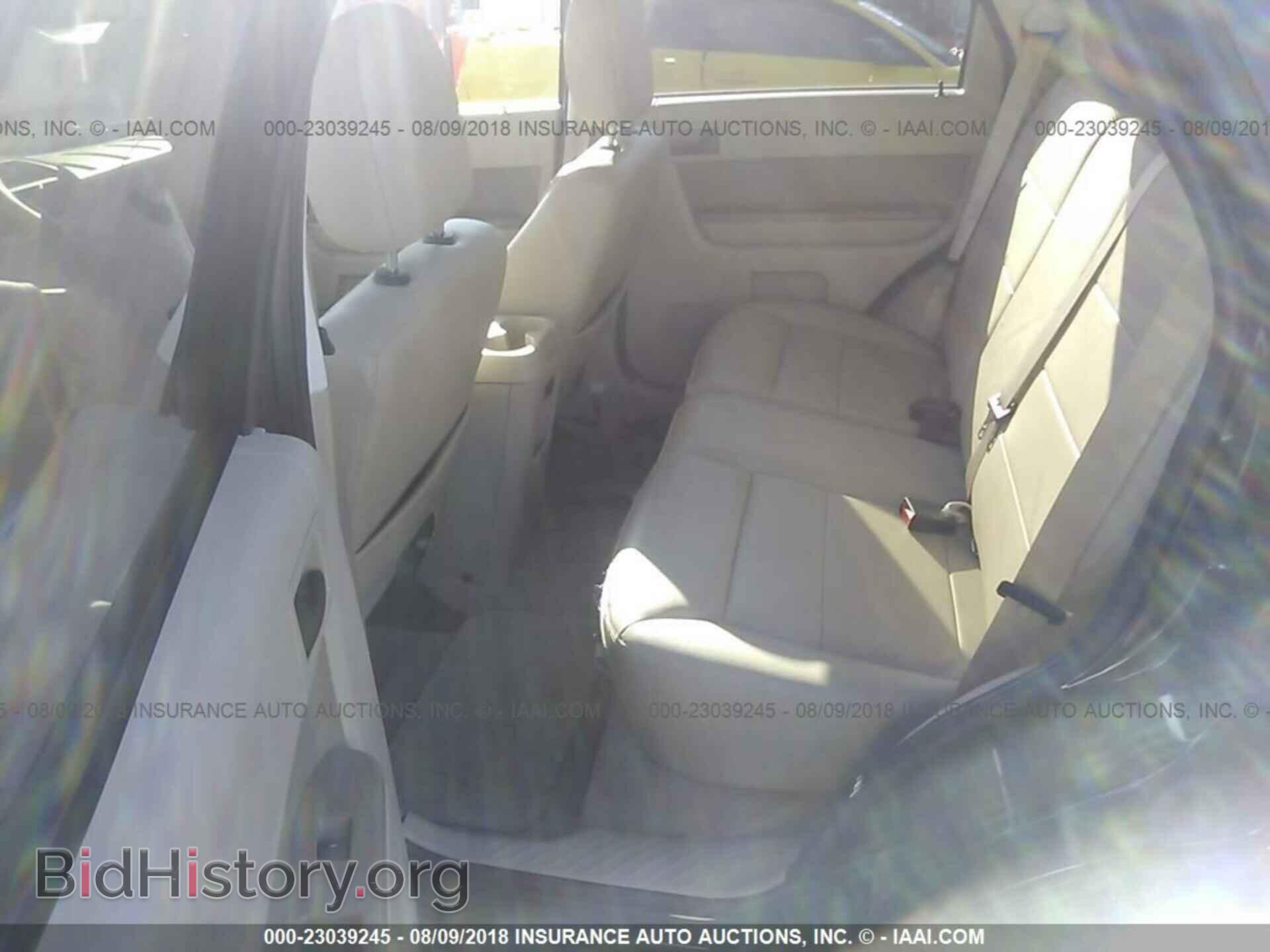 2011 Ford Escape - VIN: 1FMCU0DG3BKB63446 - Фото 8