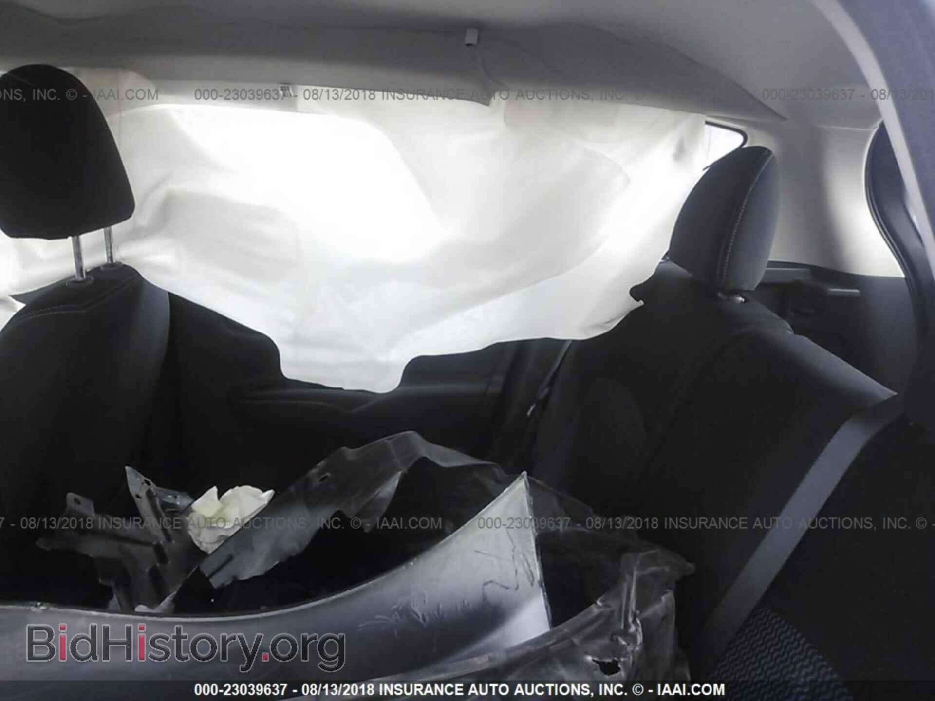 2017 Nissan Versa note - VIN: 3N1CE2CP9HL374661 - Photo 8