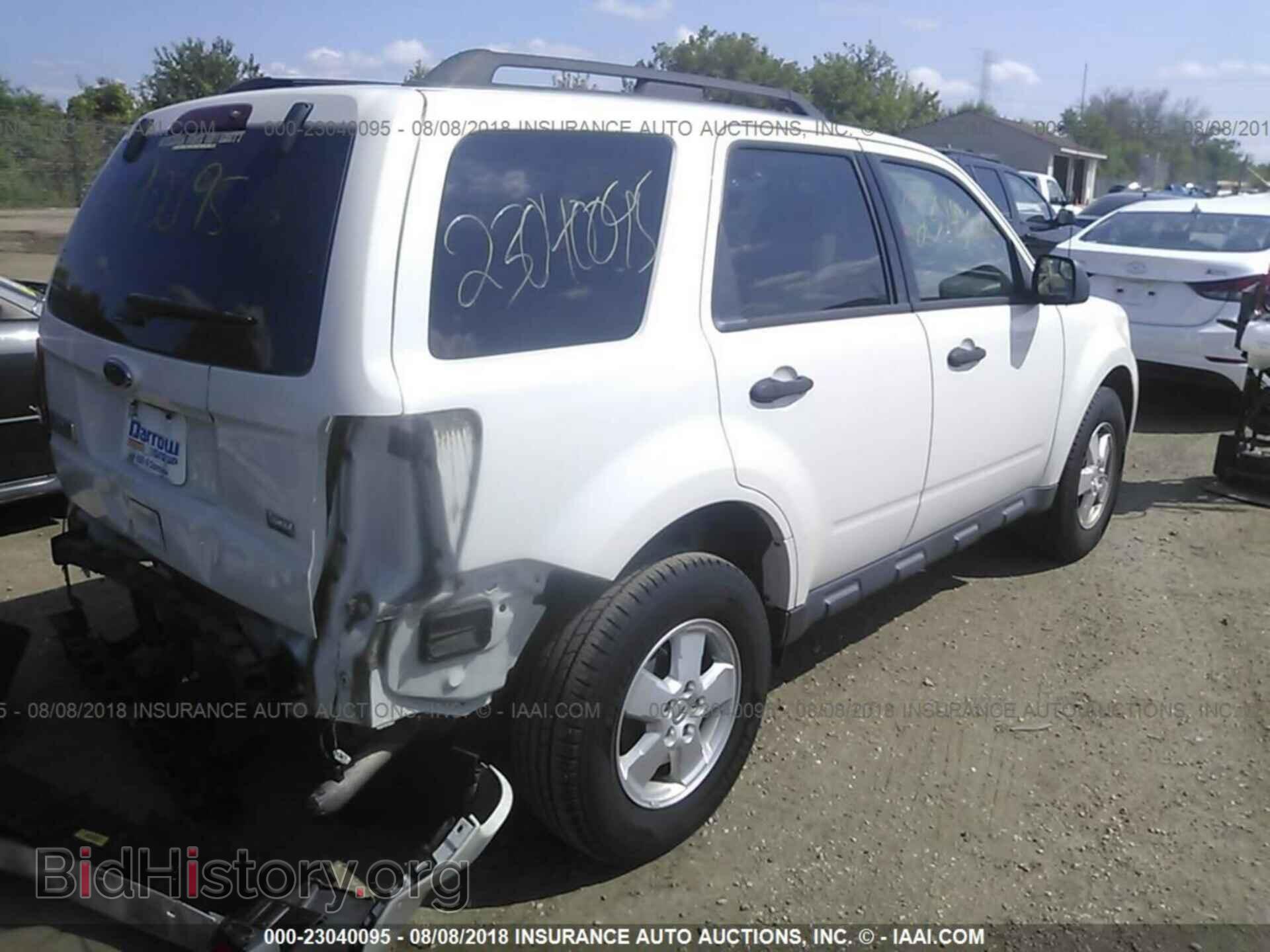 2011 Ford Escape - VIN: 1FMCU0DG2BKC61836 - Фото 4