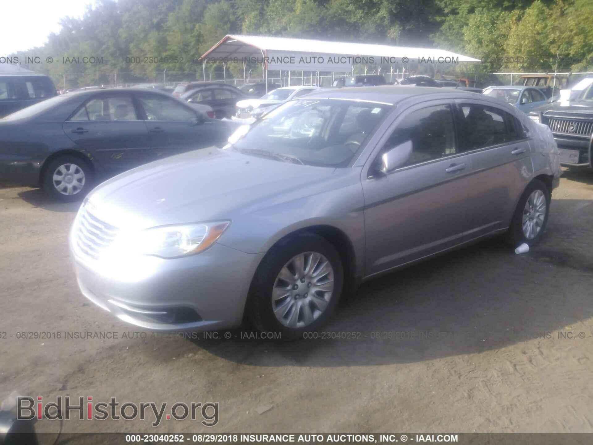 2013 Chrysler 200 - VIN: 1C3CCBAB5DN648303 - Photo 2