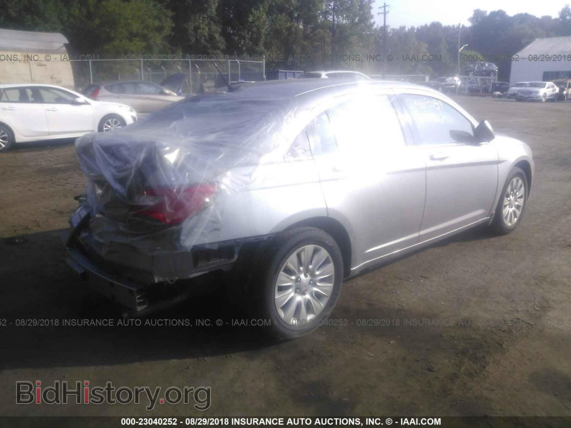 2013 Chrysler 200 - VIN: 1C3CCBAB5DN648303 - Photo 4