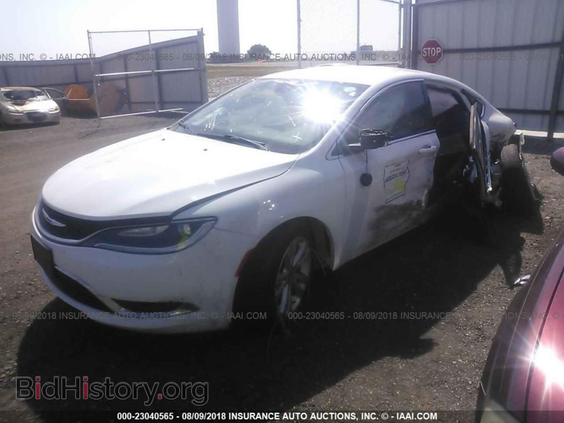 2015 Chrysler 200 - VIN: 1C3CCCAB5FN672190 - Фото 2