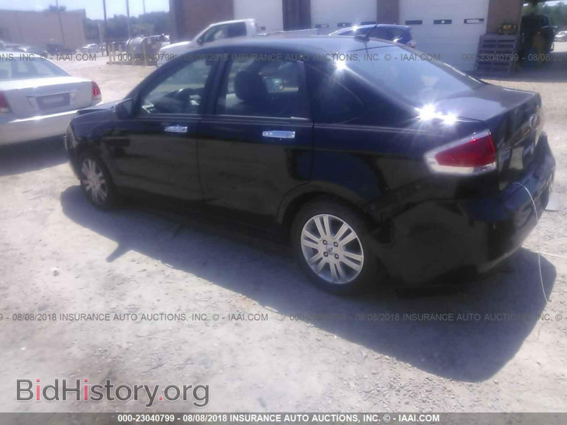 2011 Ford Focus - VIN: 1FAHP3HNXBW200499 - Фото 3