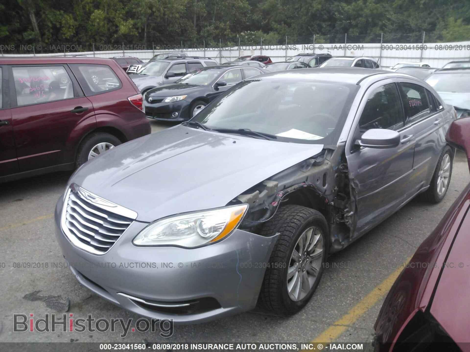 2013 Chrysler 200 - VIN: 1C3CCBBBXDN557560 - Фото 2