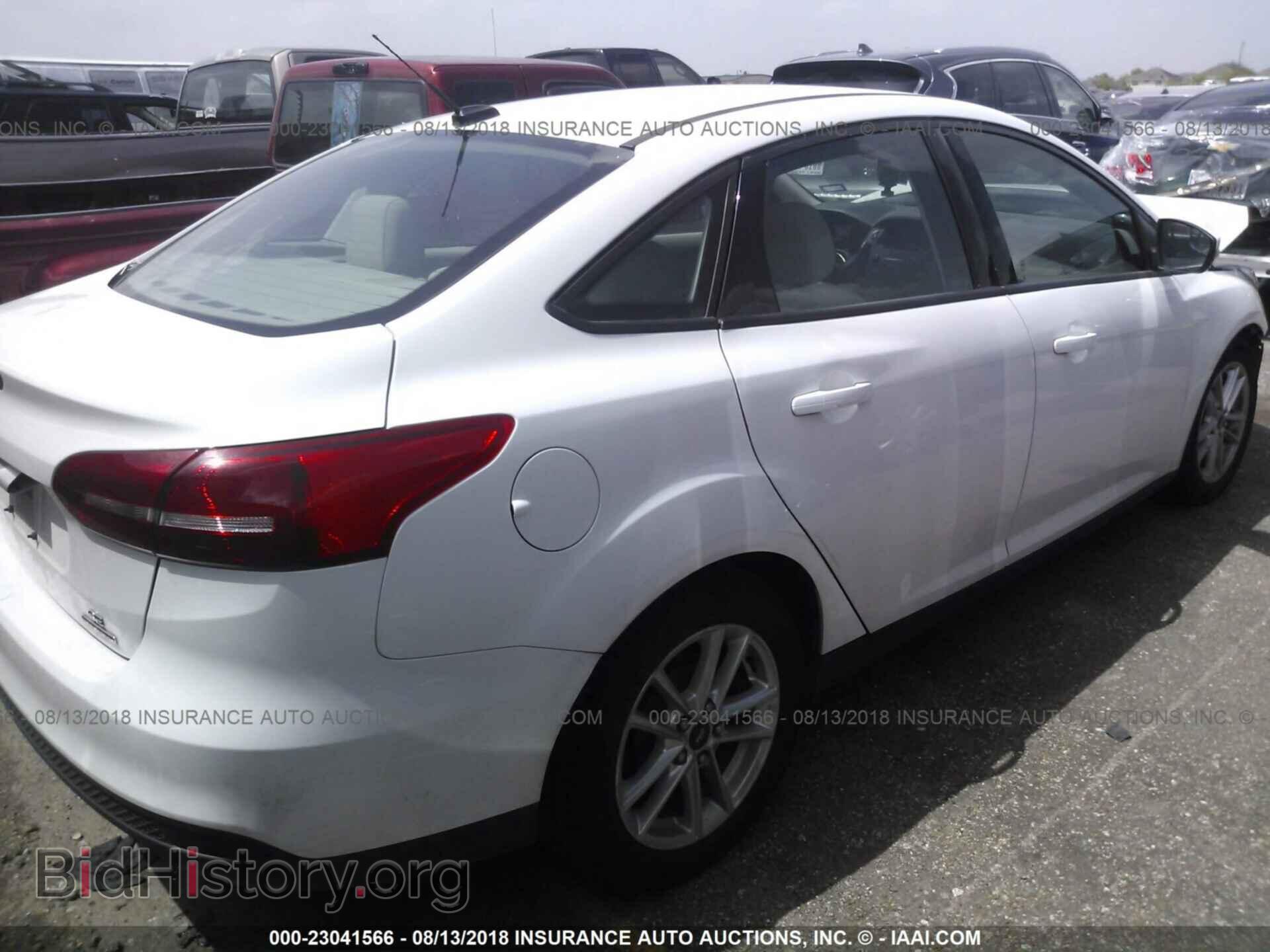 2016 Ford Focus - VIN: 1FADP3F29GL271919 - Photo 4