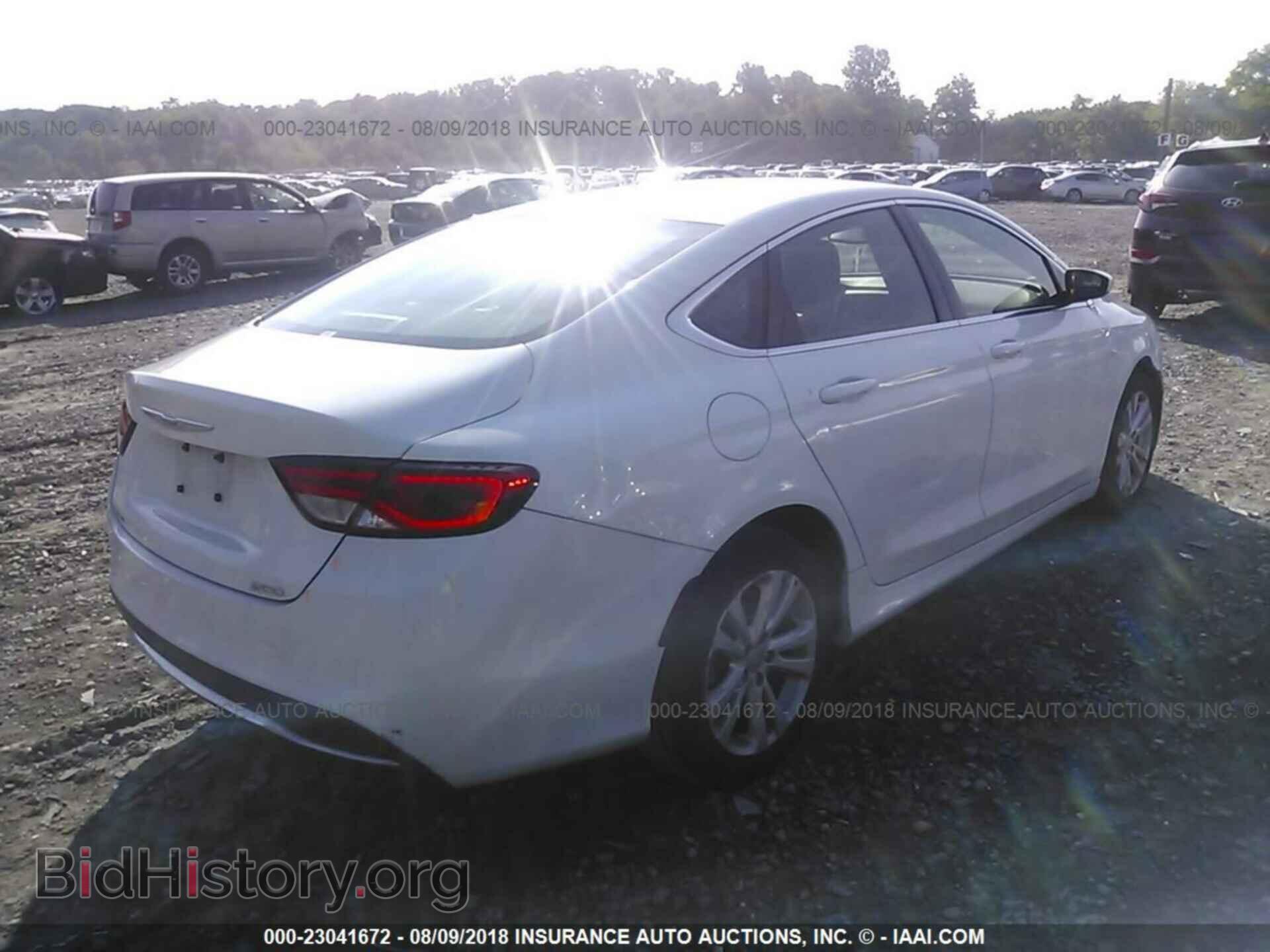 2015 Chrysler 200 - VIN: 1C3CCCAB5FN628688 - Photo 4