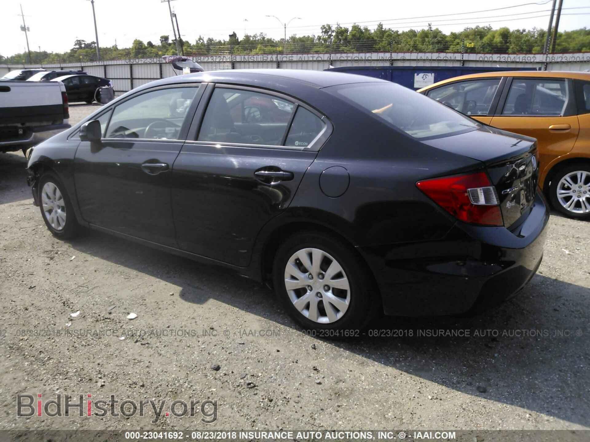 2012 Honda Civic - VIN: 2HGFB2F56CH305457 - Photo 3