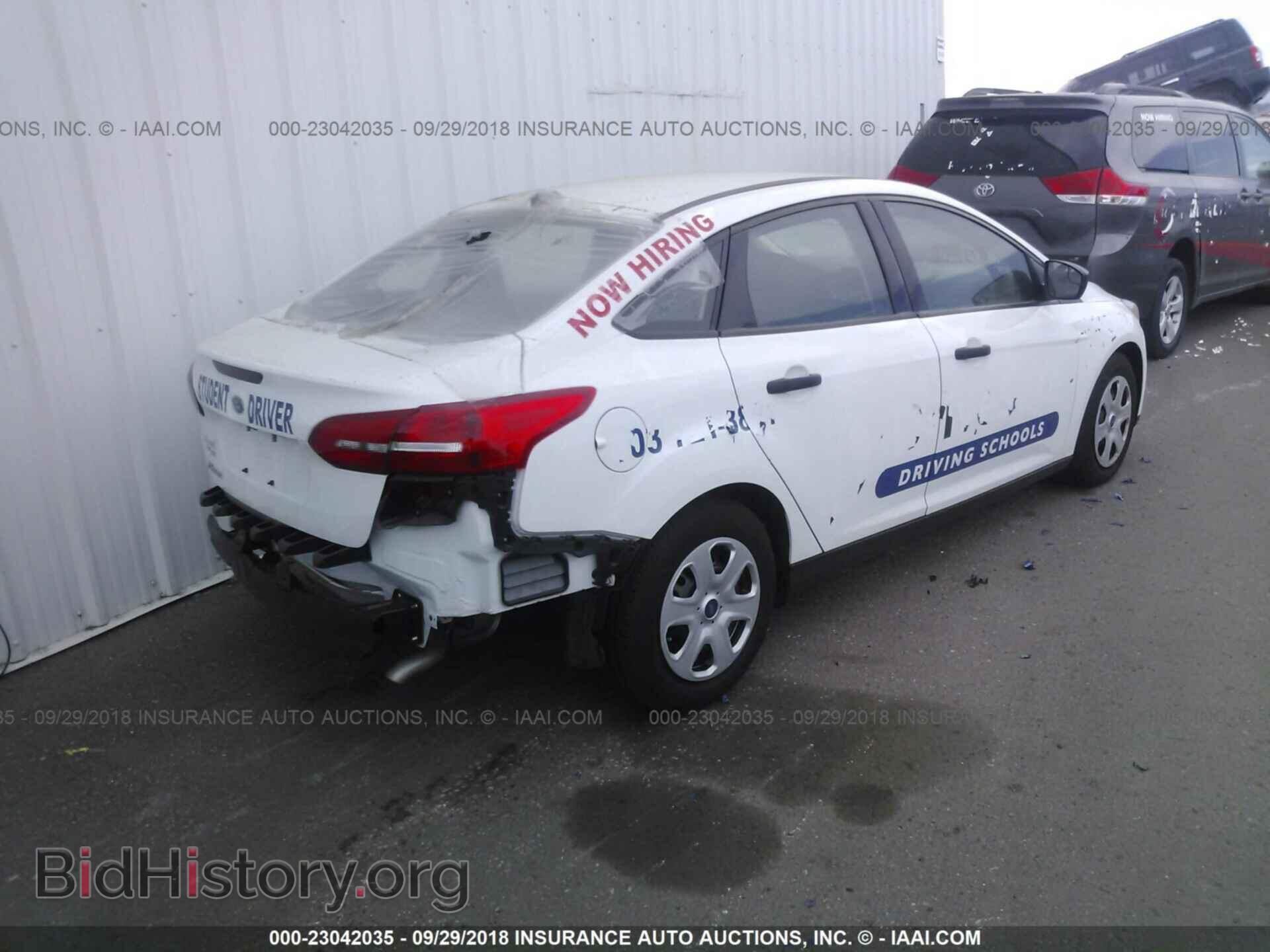 2018 Ford Focus - VIN: 1FADP3E22JL204765 - Фото 4