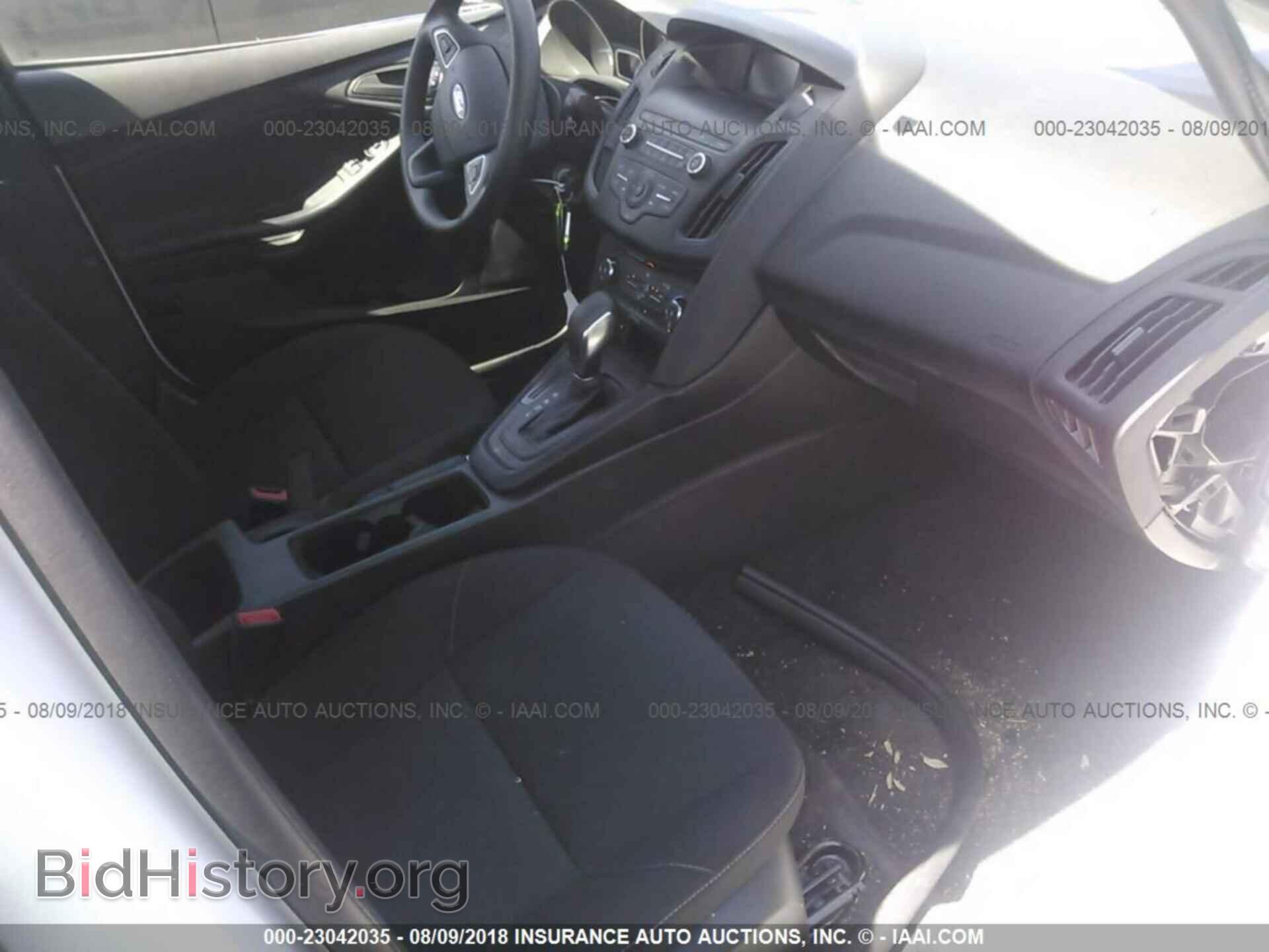 2018 Ford Focus - VIN: 1FADP3E22JL204765 - Фото 5
