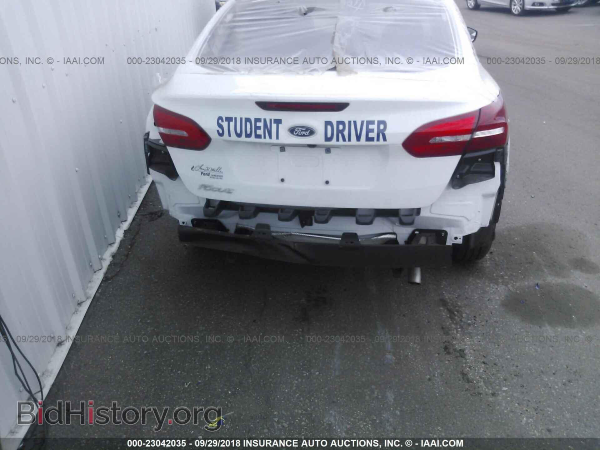 2018 Ford Focus - VIN: 1FADP3E22JL204765 - Фото 6