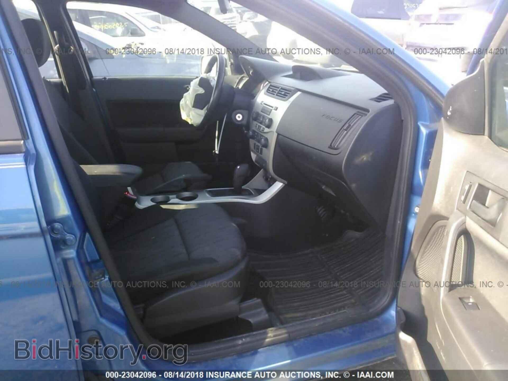2011 Ford Focus - VIN: 1FAHP3FN2BW104823 - Photo 5