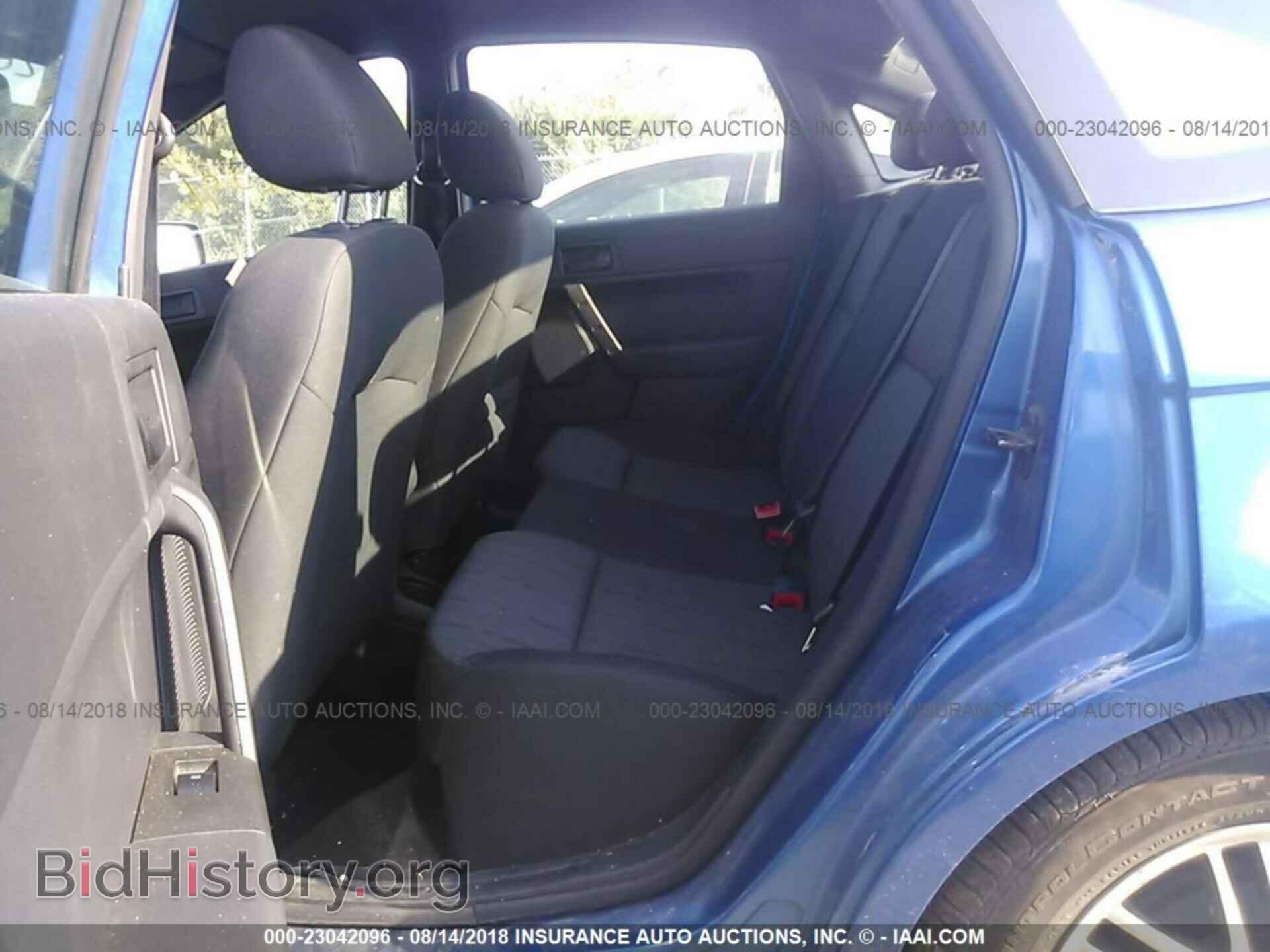 2011 Ford Focus - VIN: 1FAHP3FN2BW104823 - Photo 8
