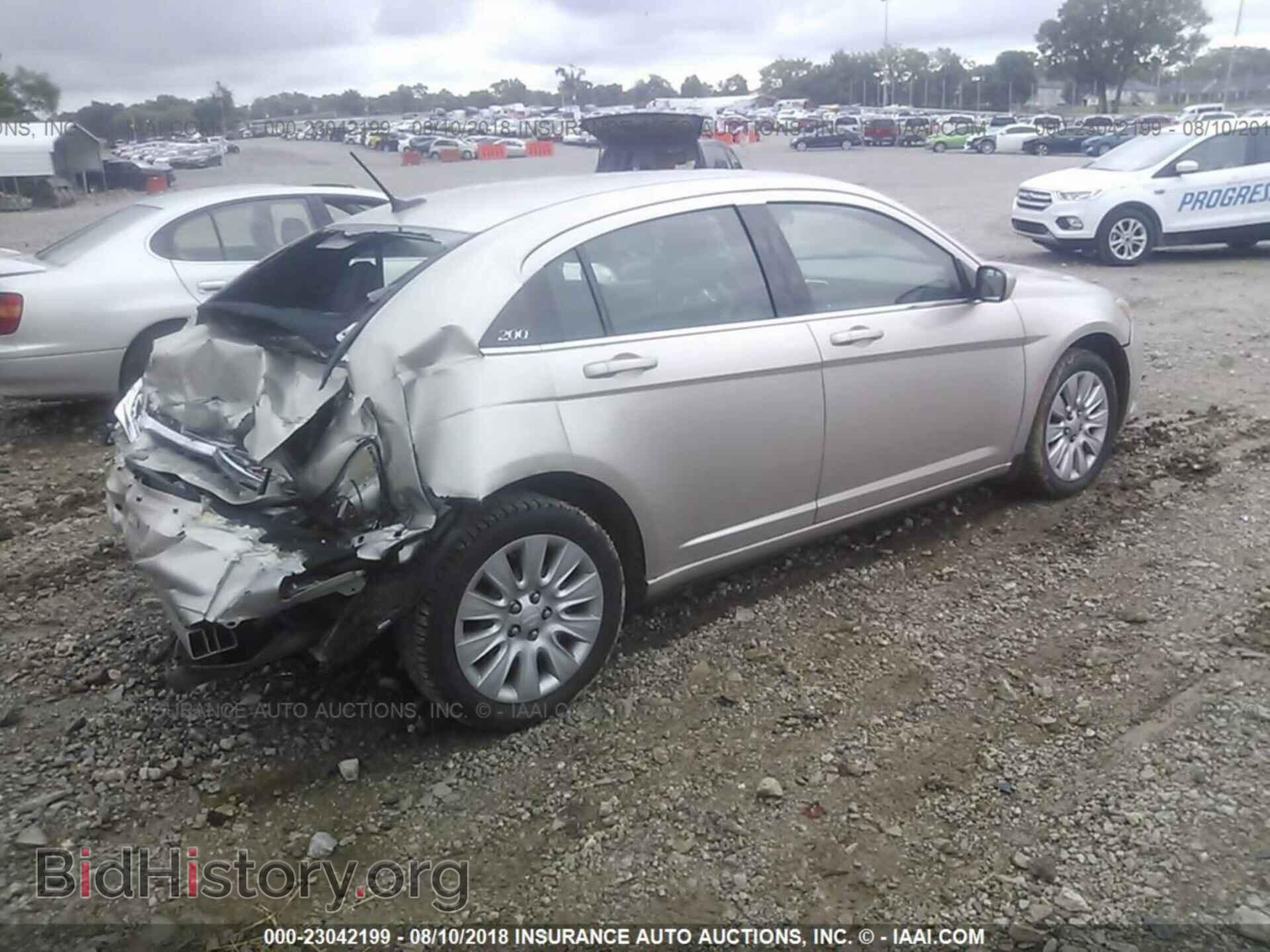 2014 Chrysler 200 - VIN: 1C3CCBAB2EN204300 - Фото 4