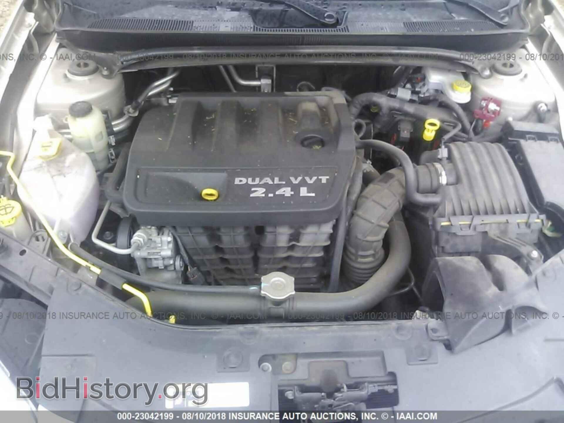 2014 Chrysler 200 - VIN: 1C3CCBAB2EN204300 - Фото 10