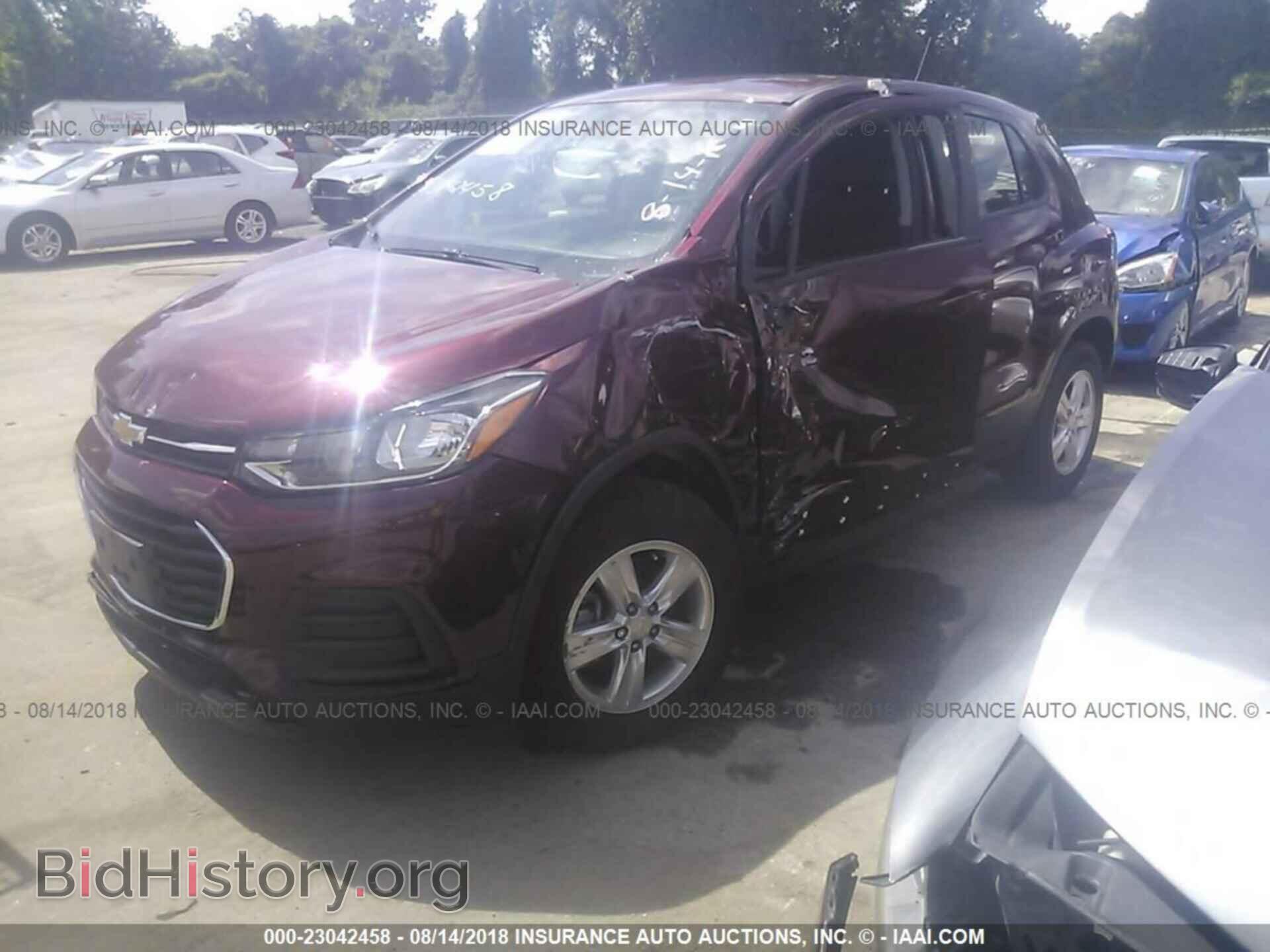 2017 Chevrolet Trax - VIN: 3GNCJNSB3HL204335 - Photo 2