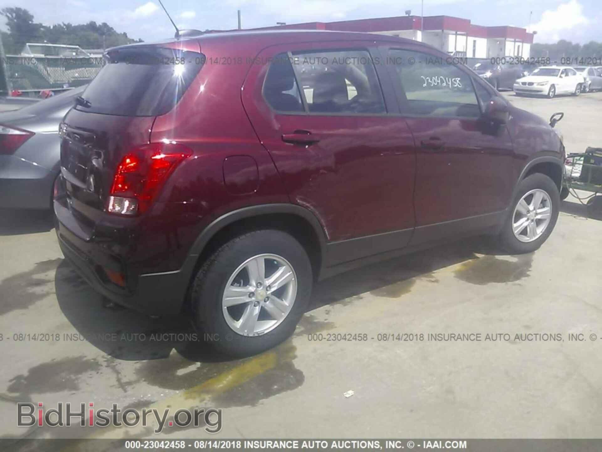 2017 Chevrolet Trax - VIN: 3GNCJNSB3HL204335 - Photo 4