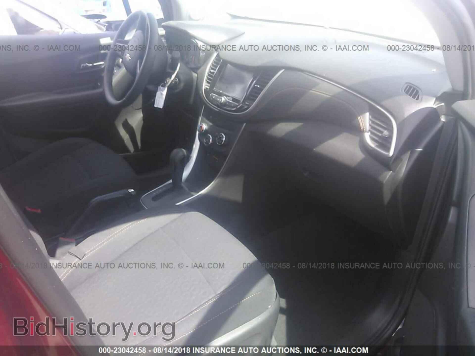 2017 Chevrolet Trax - VIN: 3GNCJNSB3HL204335 - Photo 5