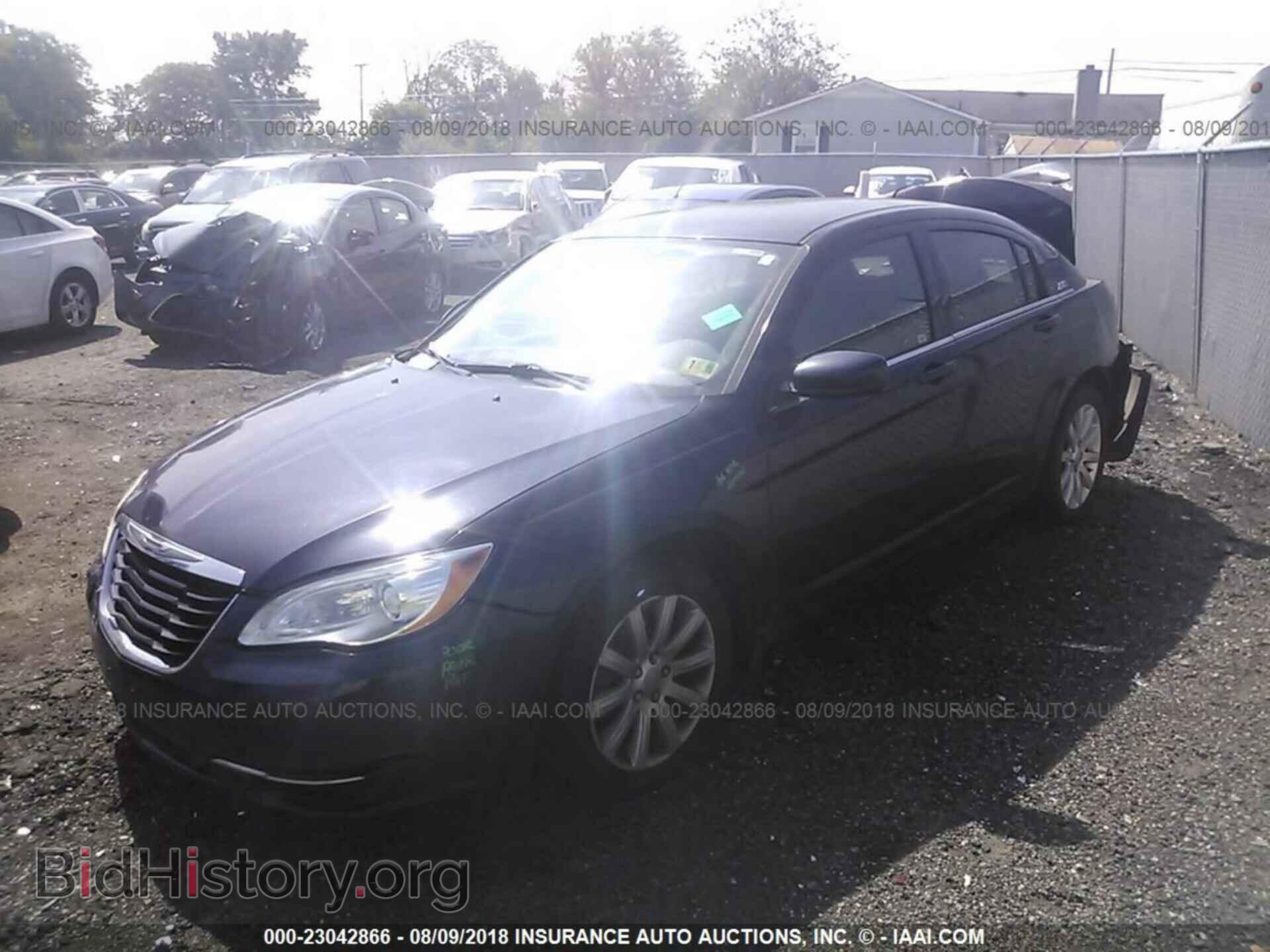 2013 Chrysler 200 - VIN: 1C3CCBBB4DN728559 - Фото 2