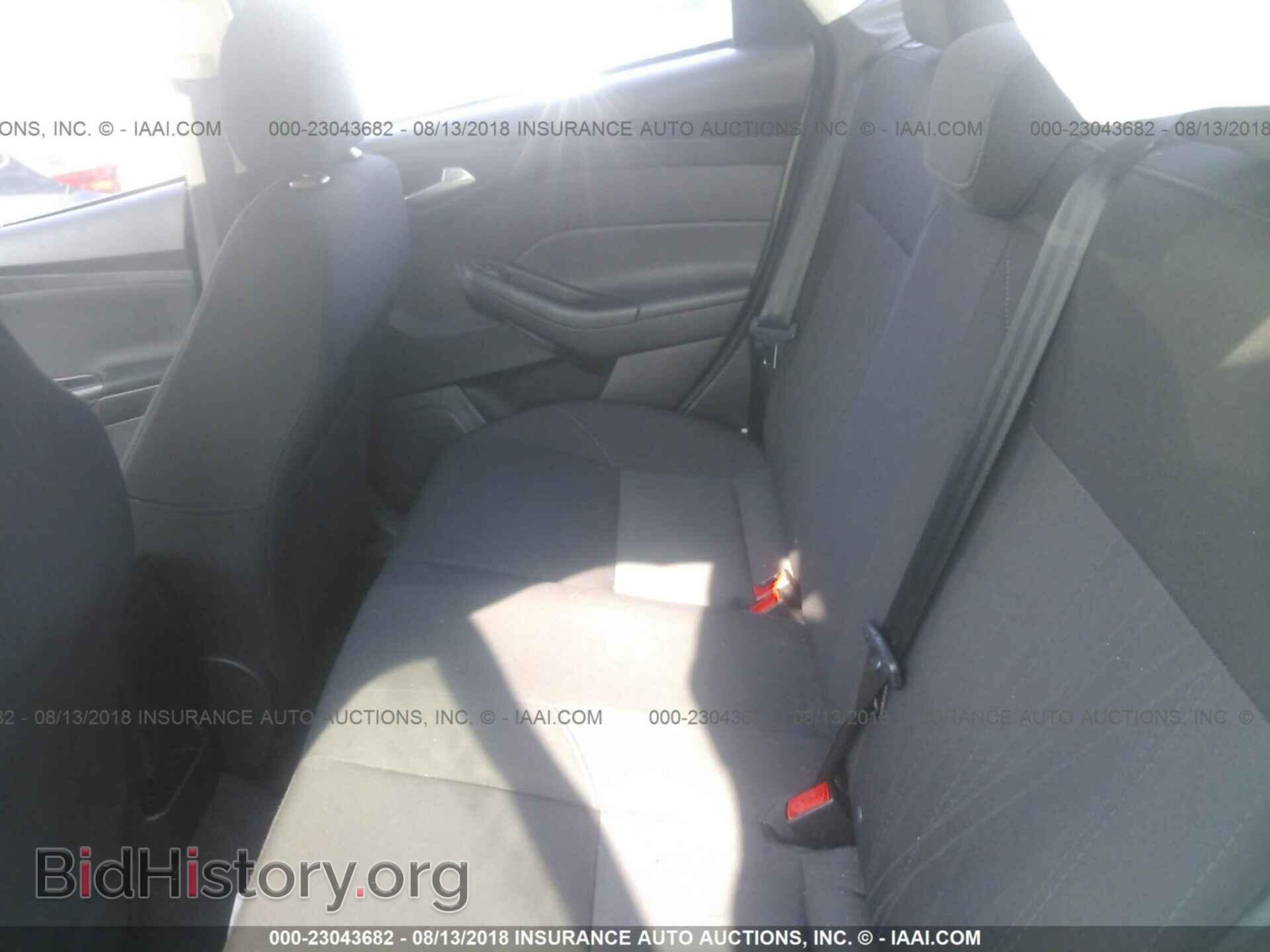 2015 Ford Focus - VIN: 1FADP3F28FL243625 - Photo 8