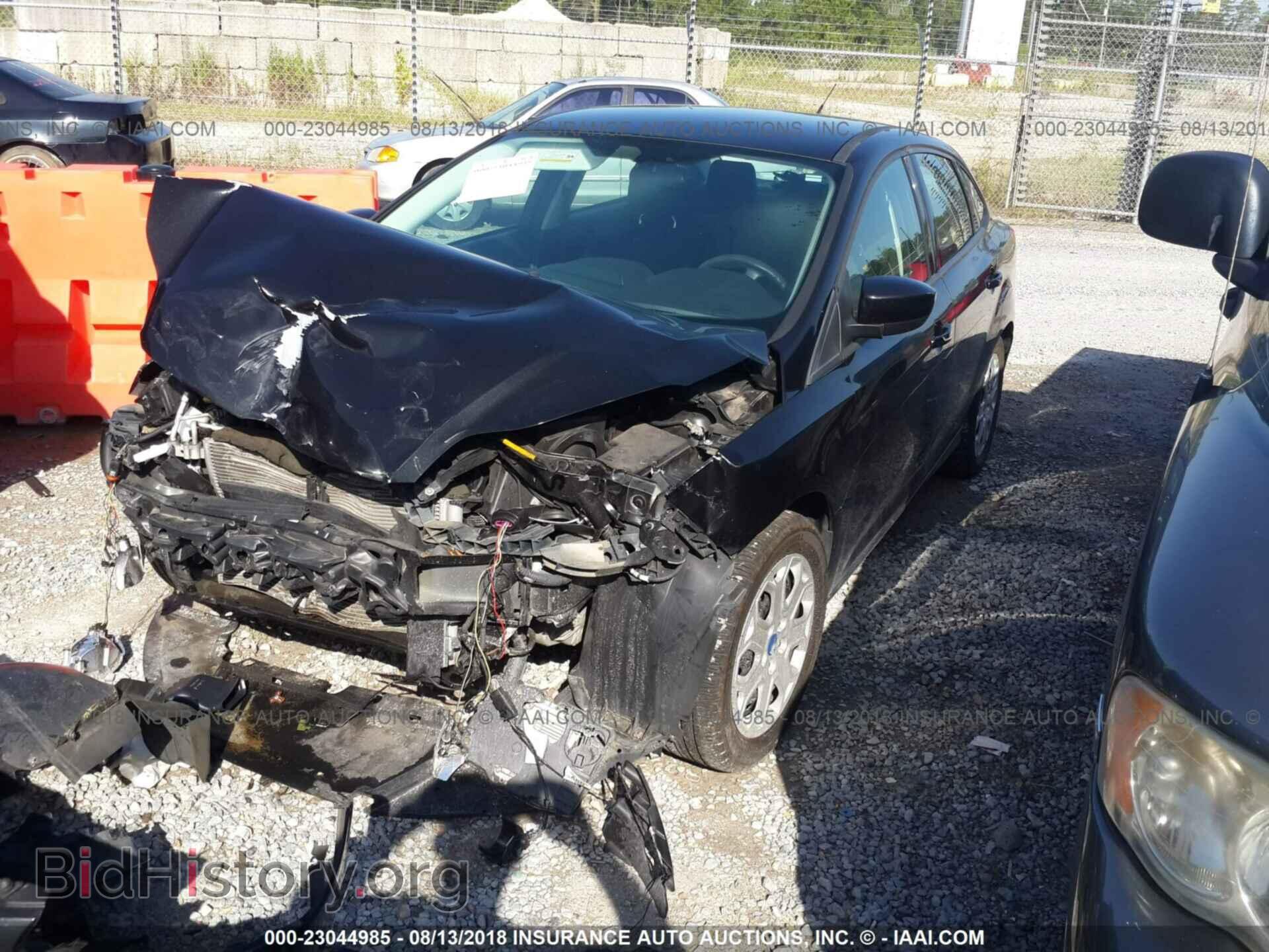 2012 Ford Focus - VIN: 1FAHP3F27CL157476 - Фото 2