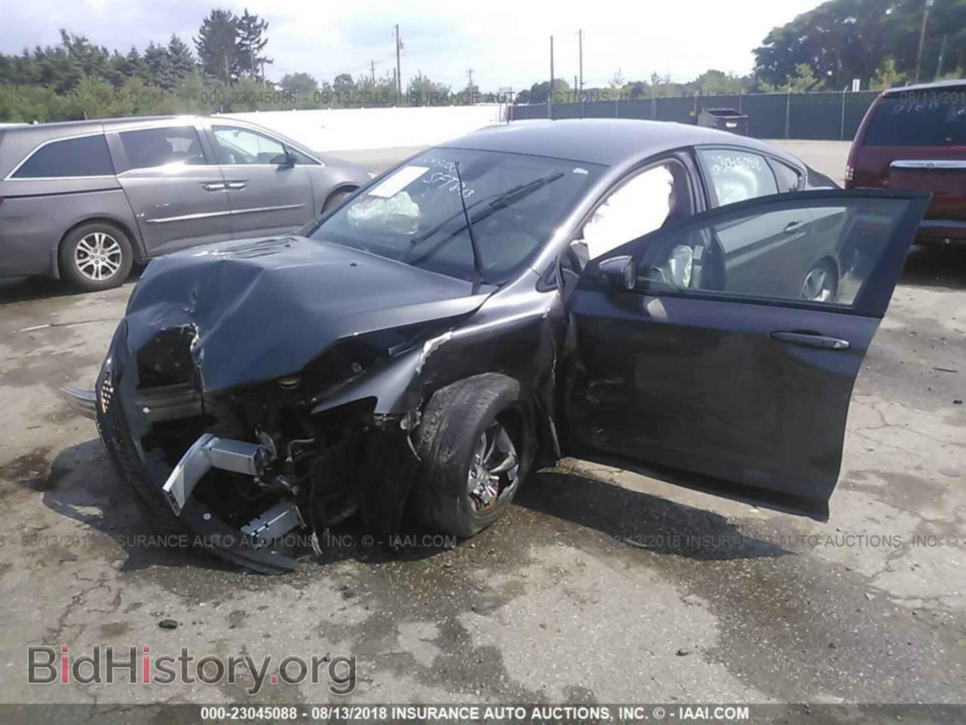 2015 Chrysler 200 - VIN: 1C3CCCBB9FN670666 - Фото 2