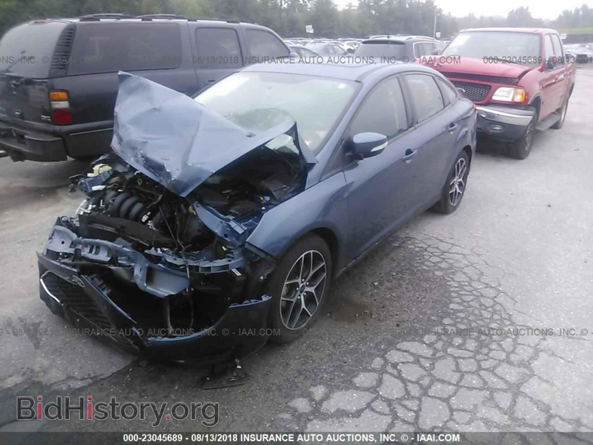 2018 Ford Focus - VIN: 1FADP3H26JL245217 - Photo 2