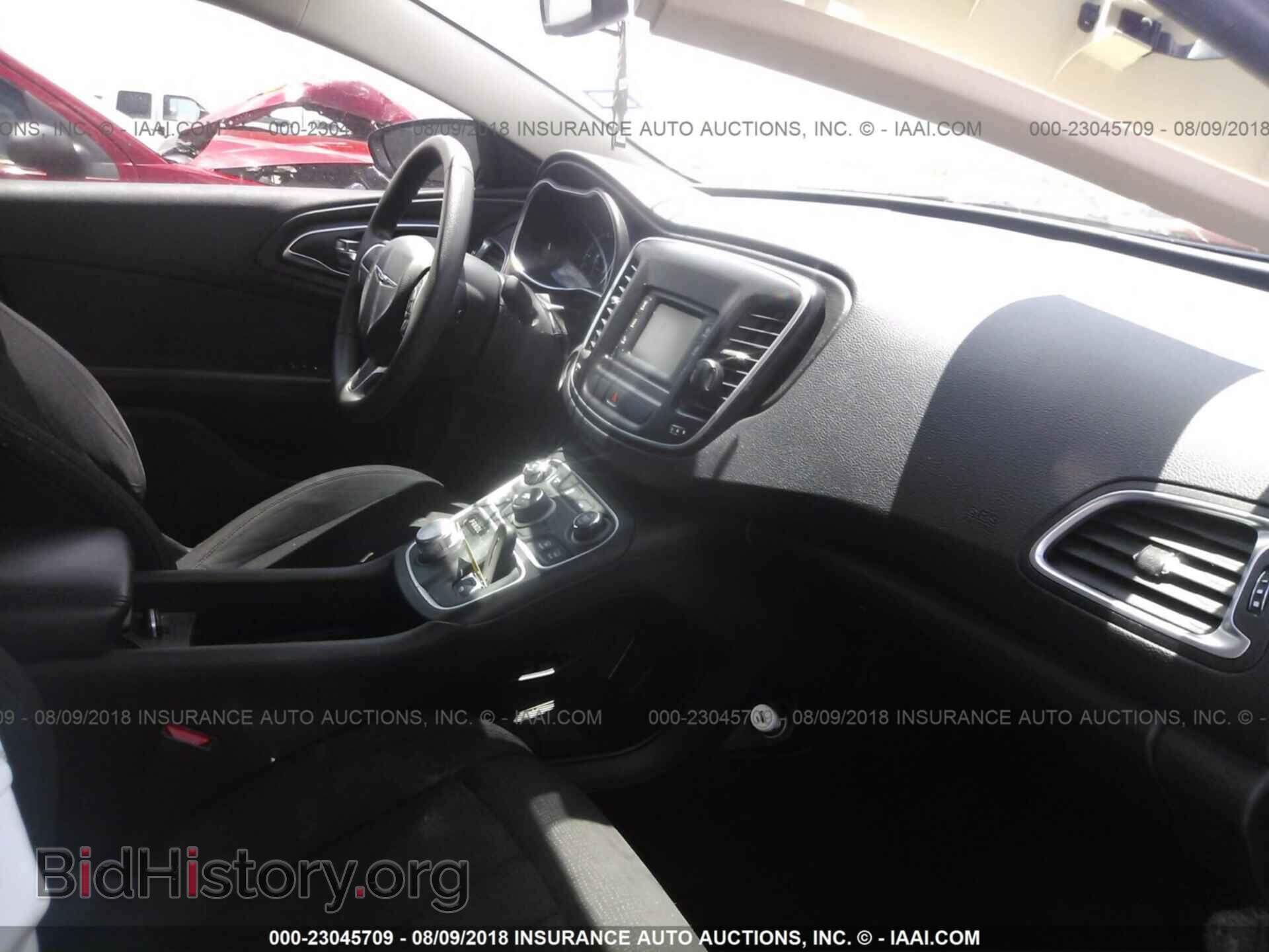2016 Chrysler 200 - VIN: 1C3CCCAB5GN165324 - Photo 5