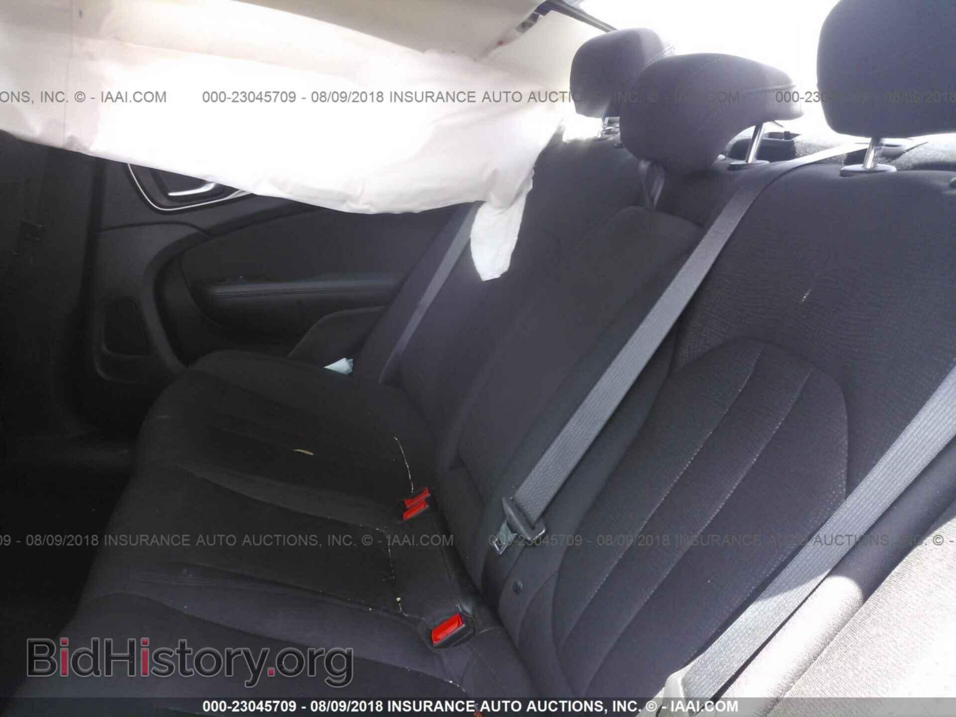 2016 Chrysler 200 - VIN: 1C3CCCAB5GN165324 - Photo 8