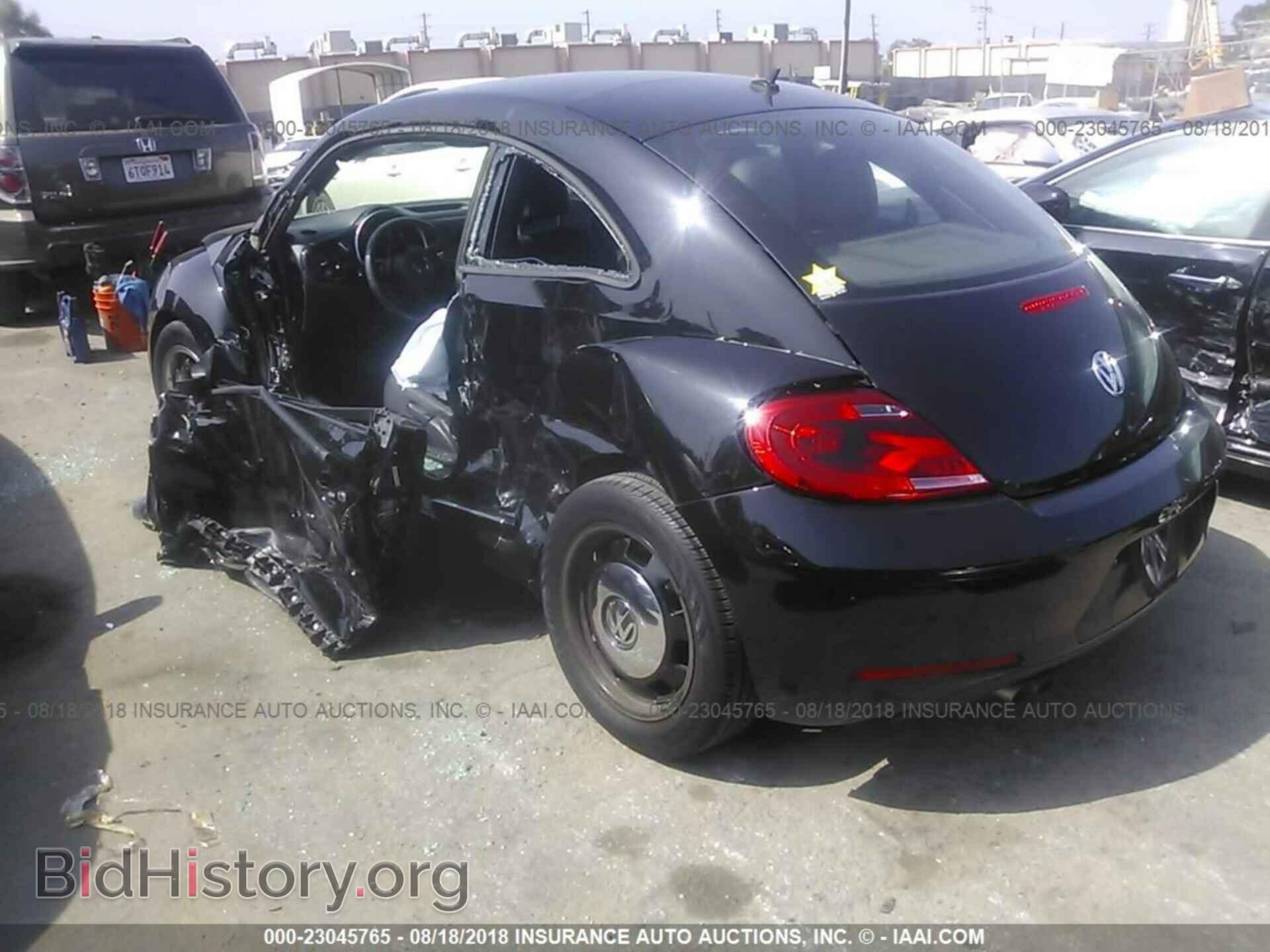2013 Volkswagen Beetle - VIN: 3VWJP7AT9DM614983 - Фото 3