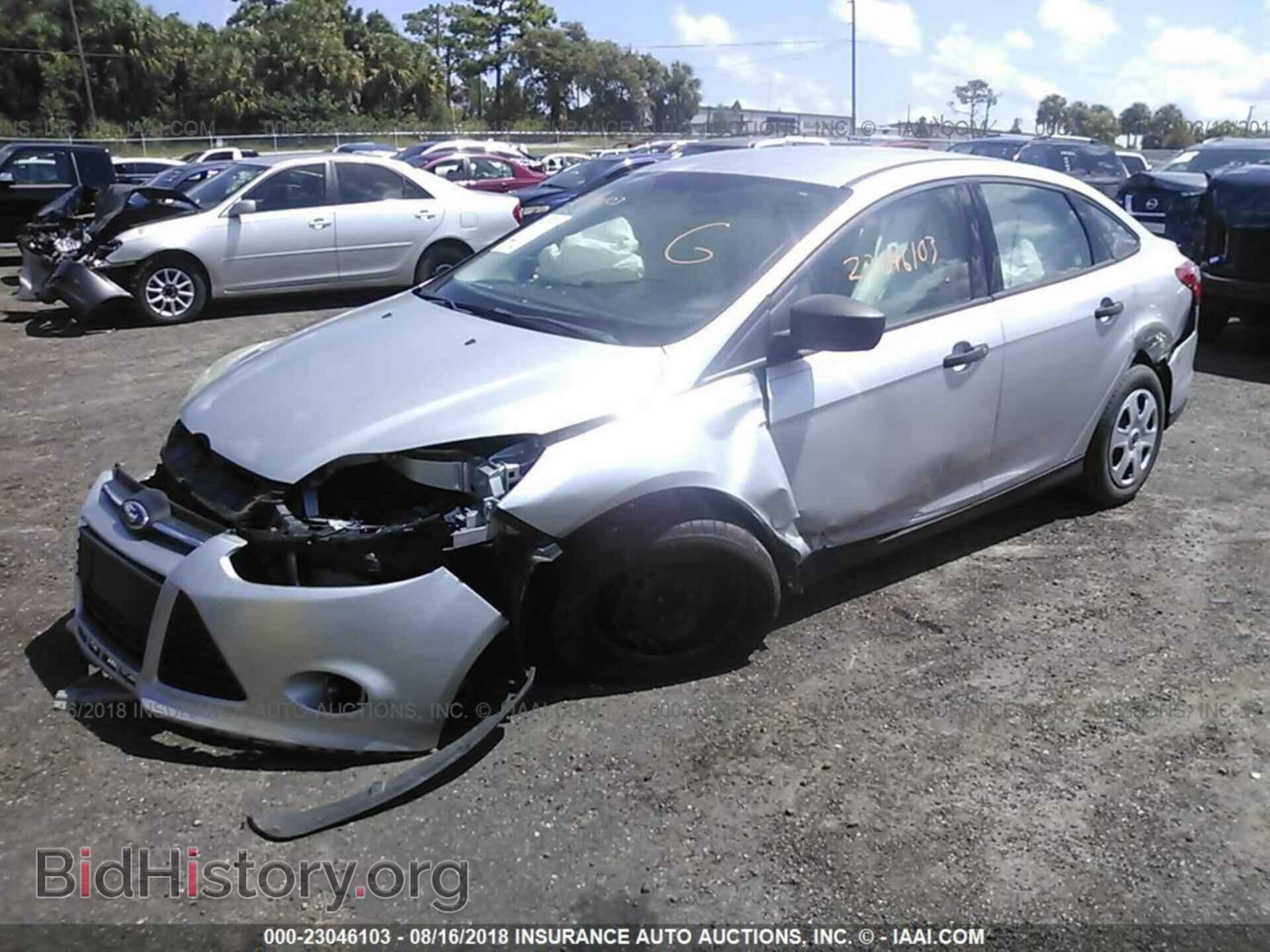 2012 Ford Focus - VIN: 1FAHP3E20CL126510 - Photo 2