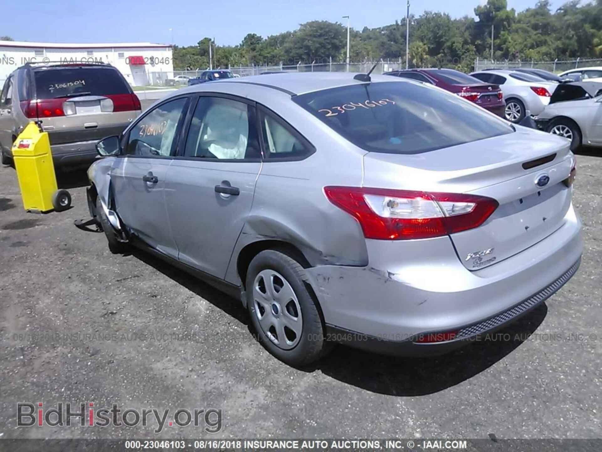 2012 Ford Focus - VIN: 1FAHP3E20CL126510 - Photo 3