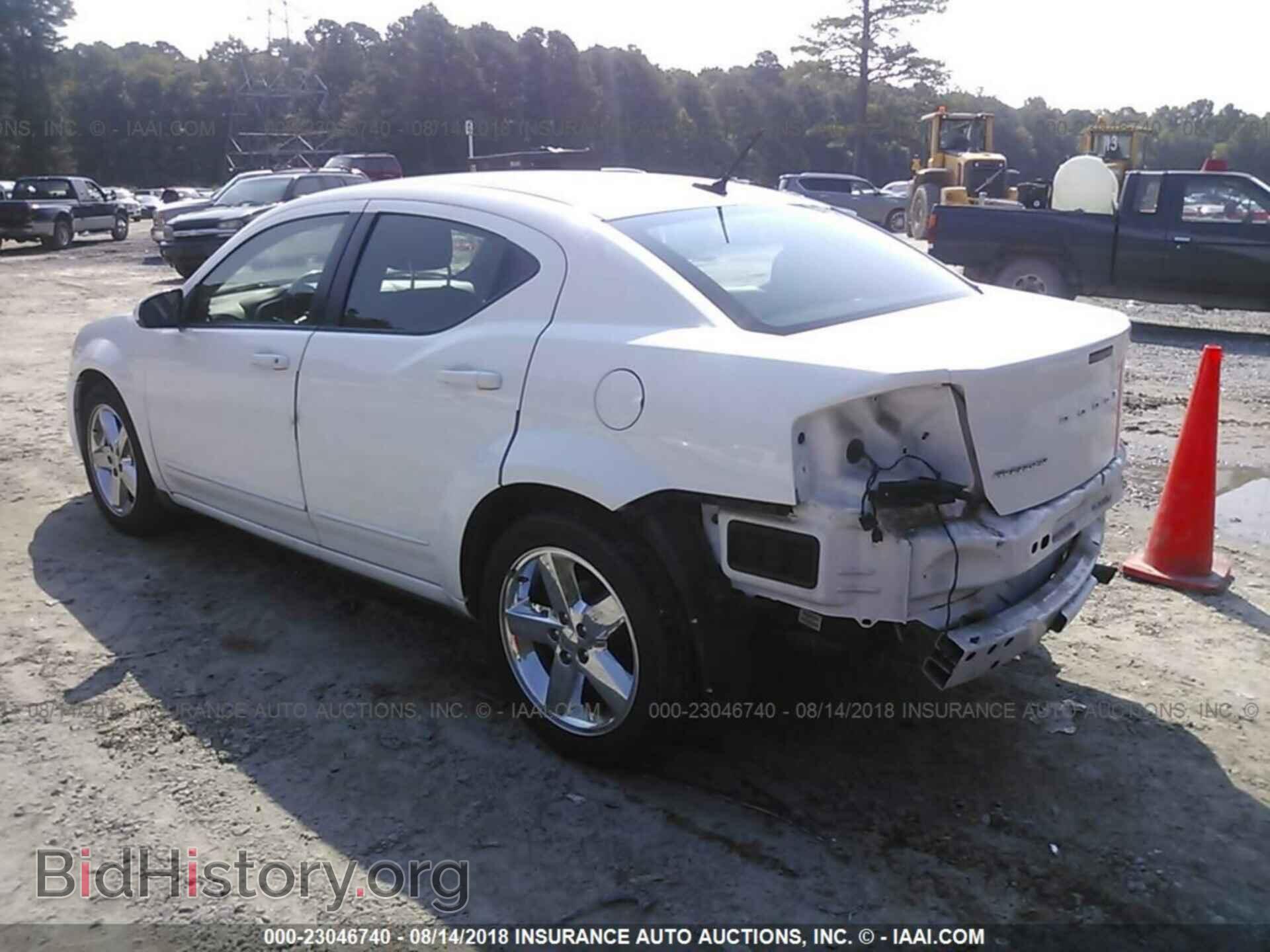 2011 Dodge Avenger - VIN: 1B3BD1FB3BN556869 - Photo 3