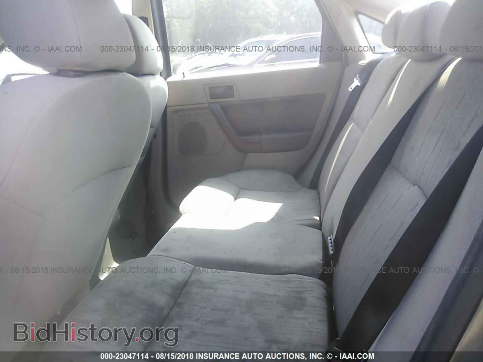 2011 Ford Focus - VIN: 1FAHP3FN2BW122402 - Photo 8
