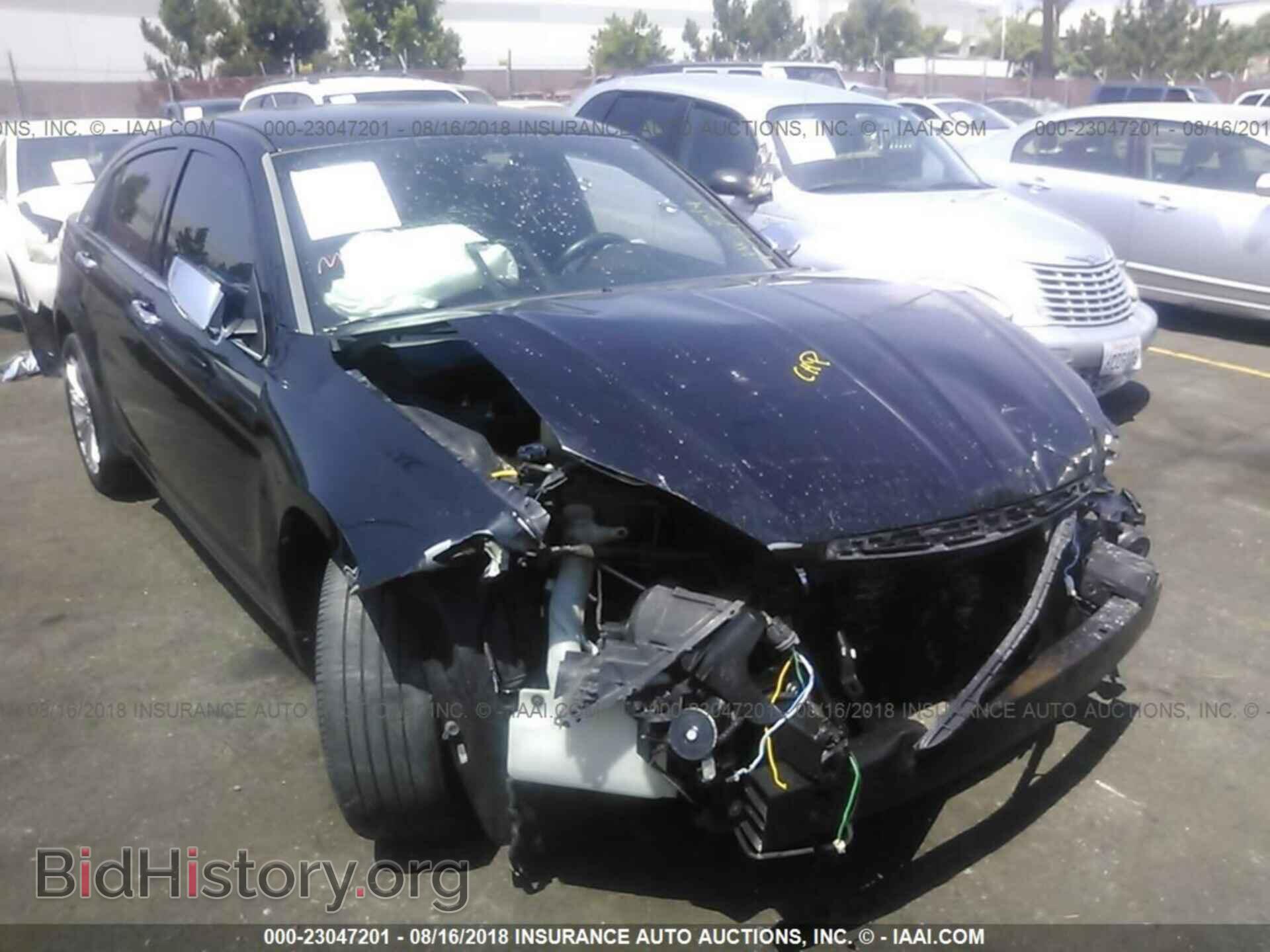 Photo 1C3BC2FG4BN519935 - Chrysler 200 2011