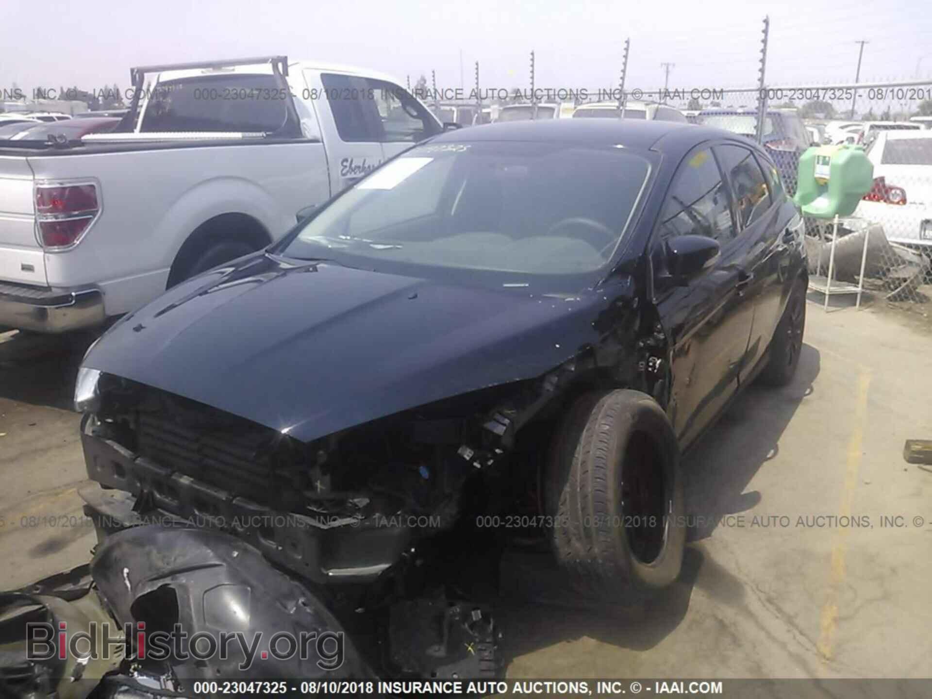 2016 Ford Focus - VIN: 1FADP3K22GL329360 - Фото 2