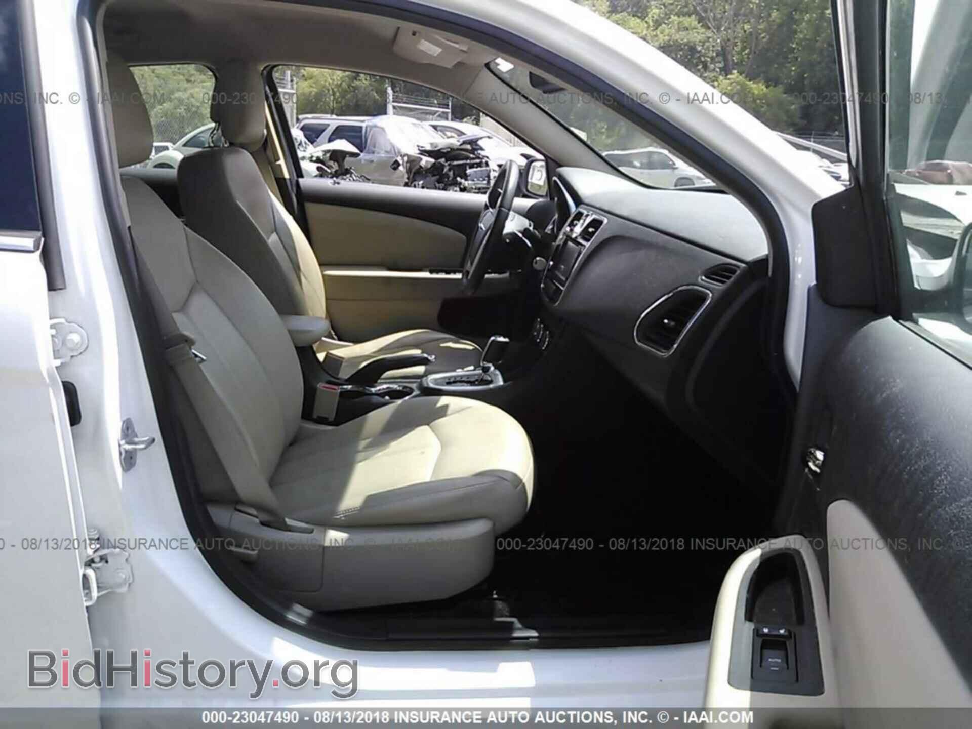 2012 Chrysler 200 - VIN: 1C3CCBCG4CN308230 - Photo 5
