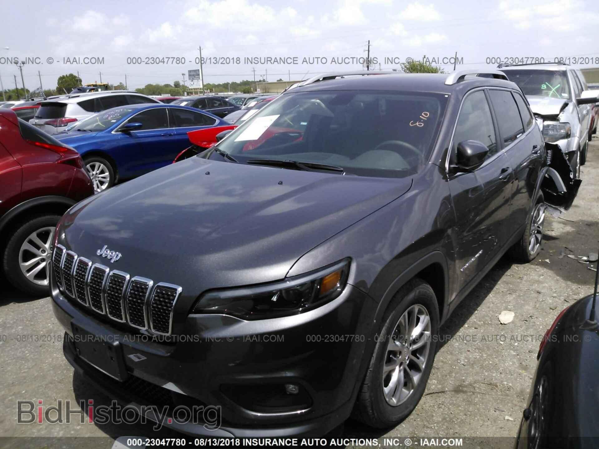 2019 Jeep Cherokee - VIN: 1C4PJLLB9KD151604 - Photo 2