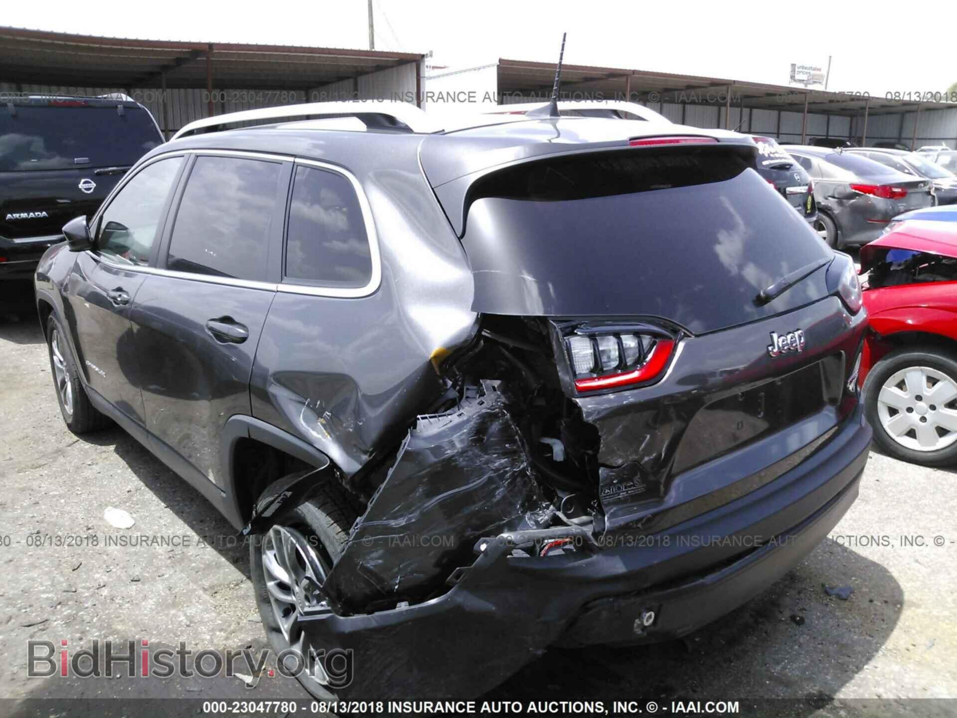 2019 Jeep Cherokee - VIN: 1C4PJLLB9KD151604 - Photo 3
