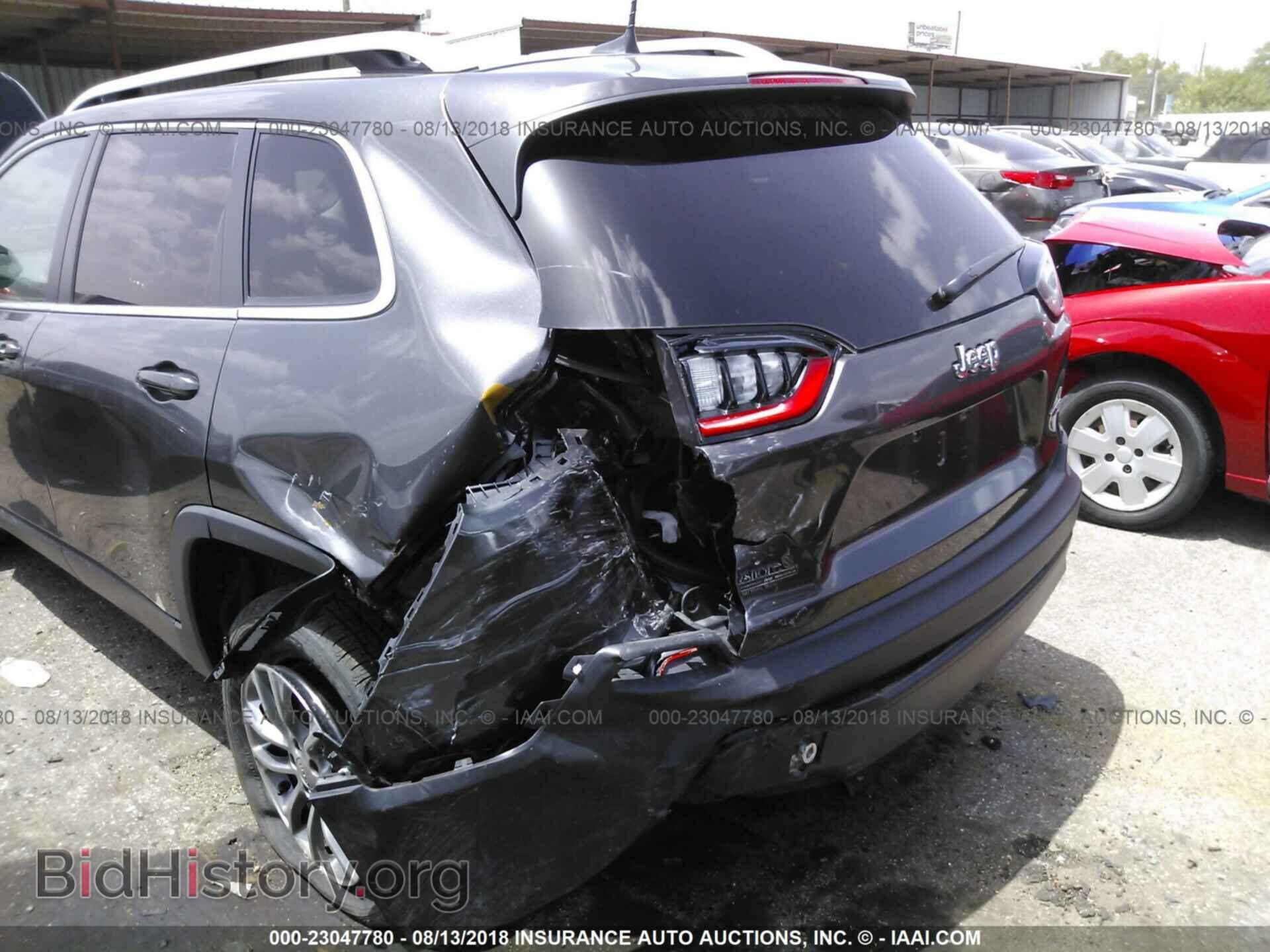 2019 Jeep Cherokee - VIN: 1C4PJLLB9KD151604 - Photo 6