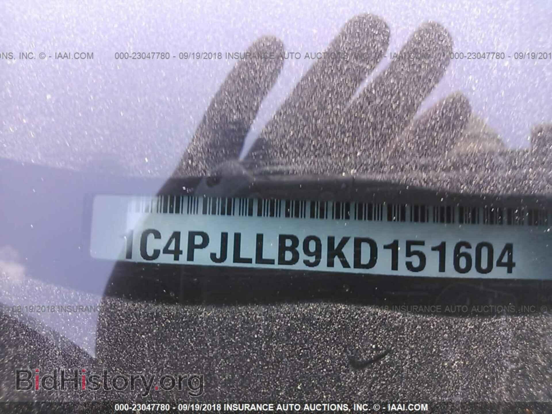 2019 Jeep Cherokee - VIN: 1C4PJLLB9KD151604 - Photo 9