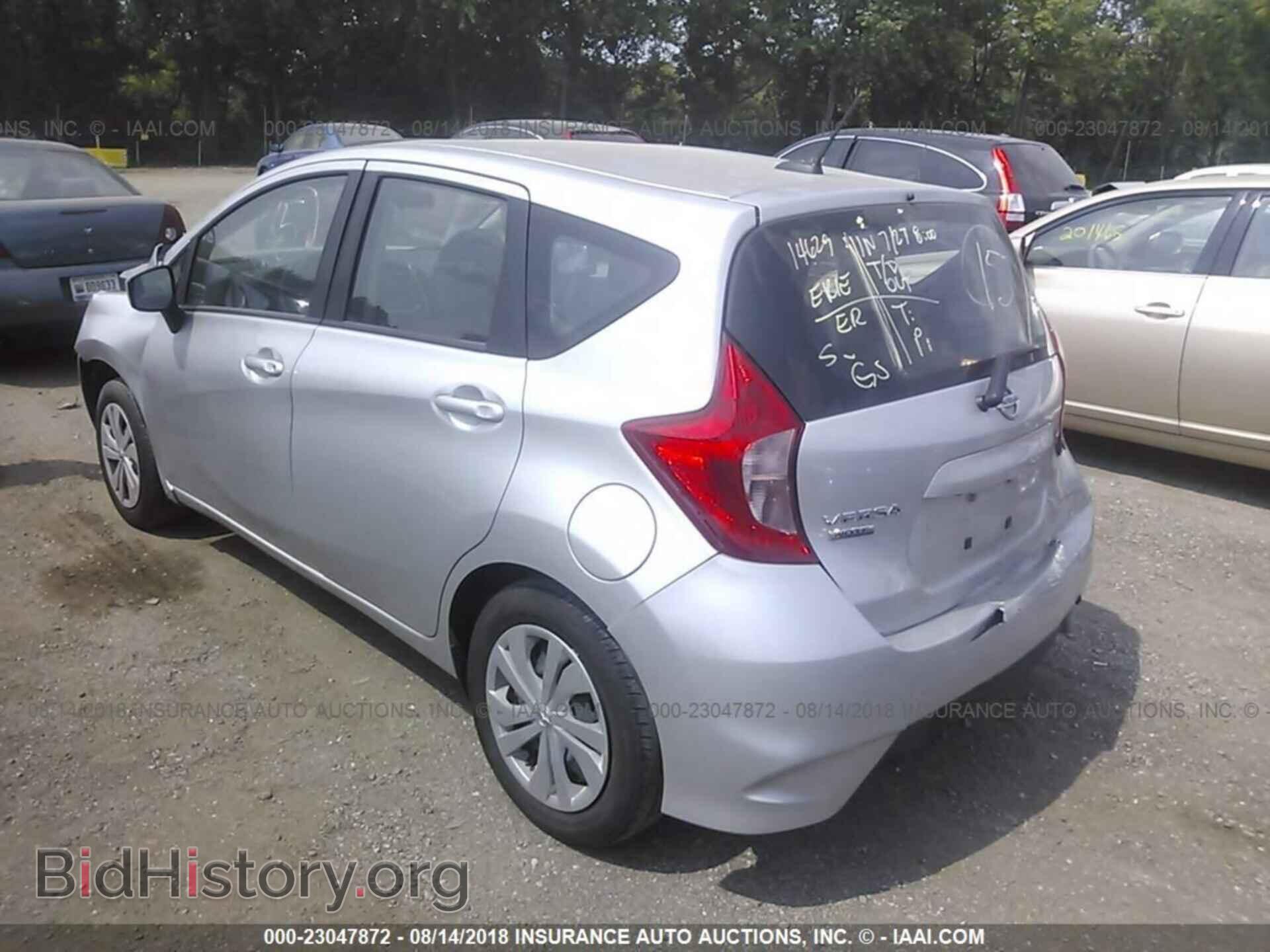 2018 Nissan Versa note - VIN: 3N1CE2CP0JL352702 - Photo 3