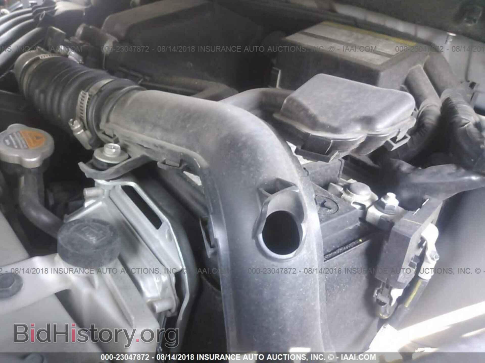 2018 Nissan Versa note - VIN: 3N1CE2CP0JL352702 - Photo 10
