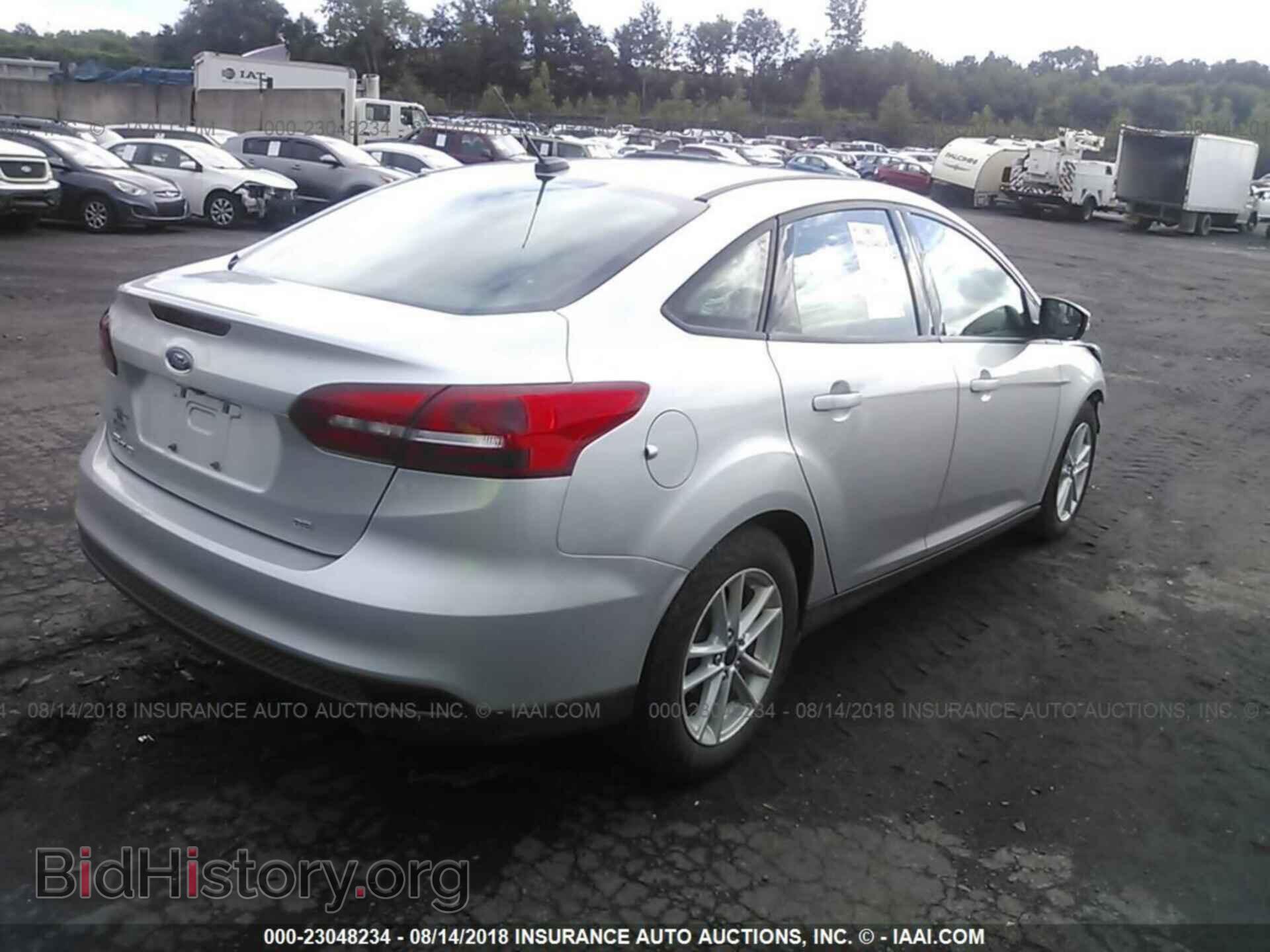 2017 Ford Focus - VIN: 1FADP3F22HL293746 - Photo 4